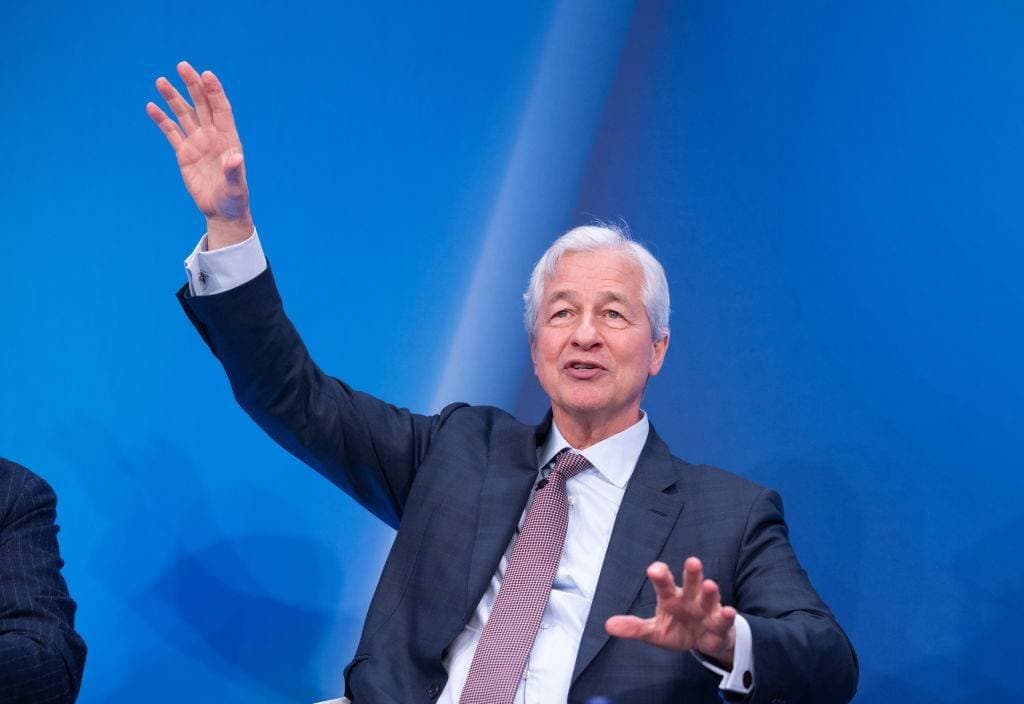 CEO do JP Morgan alerta para risco oculto de alavancagem no mercado