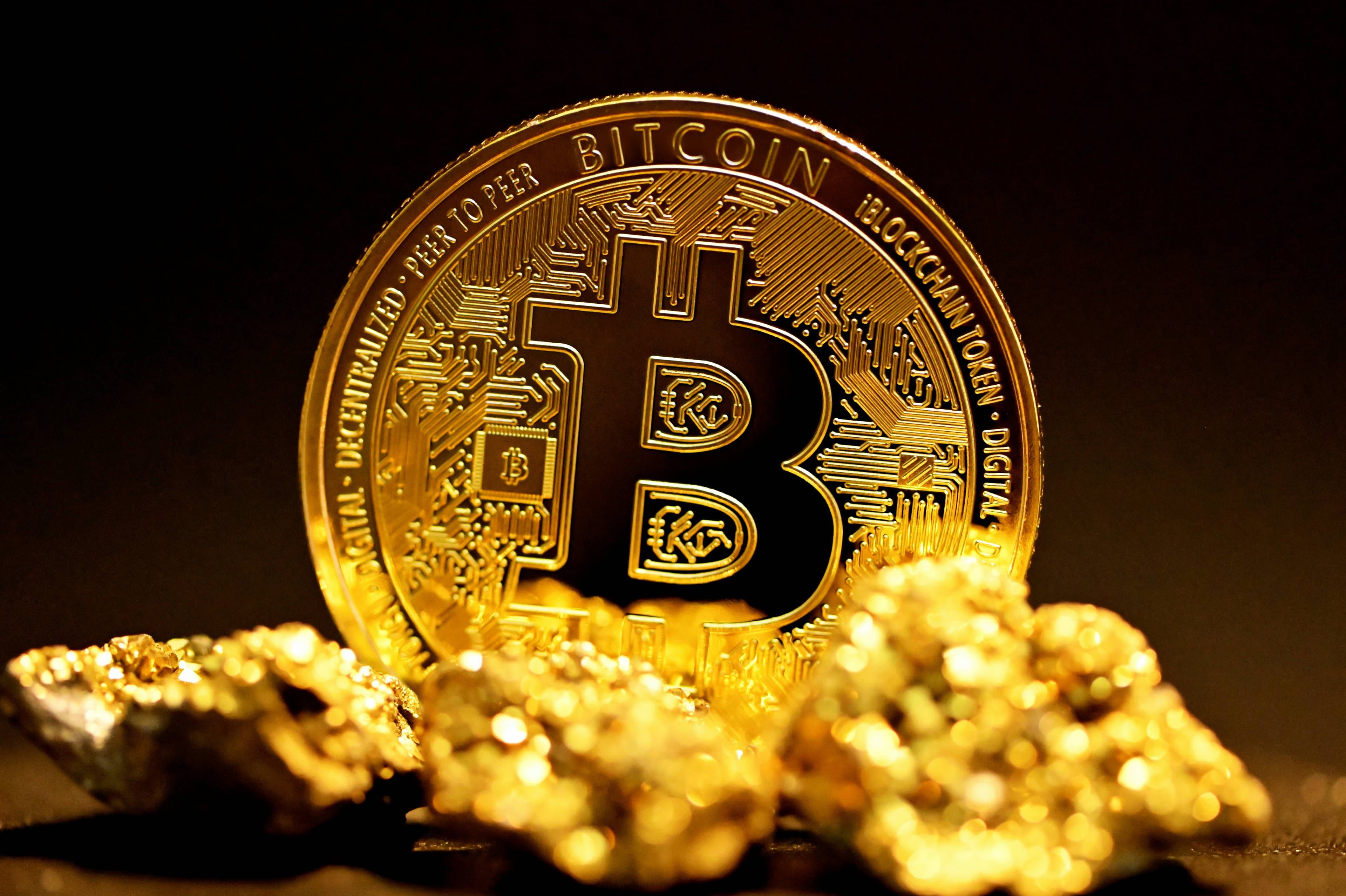 Bitcoin sobe após dado fraco de emprego dos EUA e avança 2,4% em 7 dias