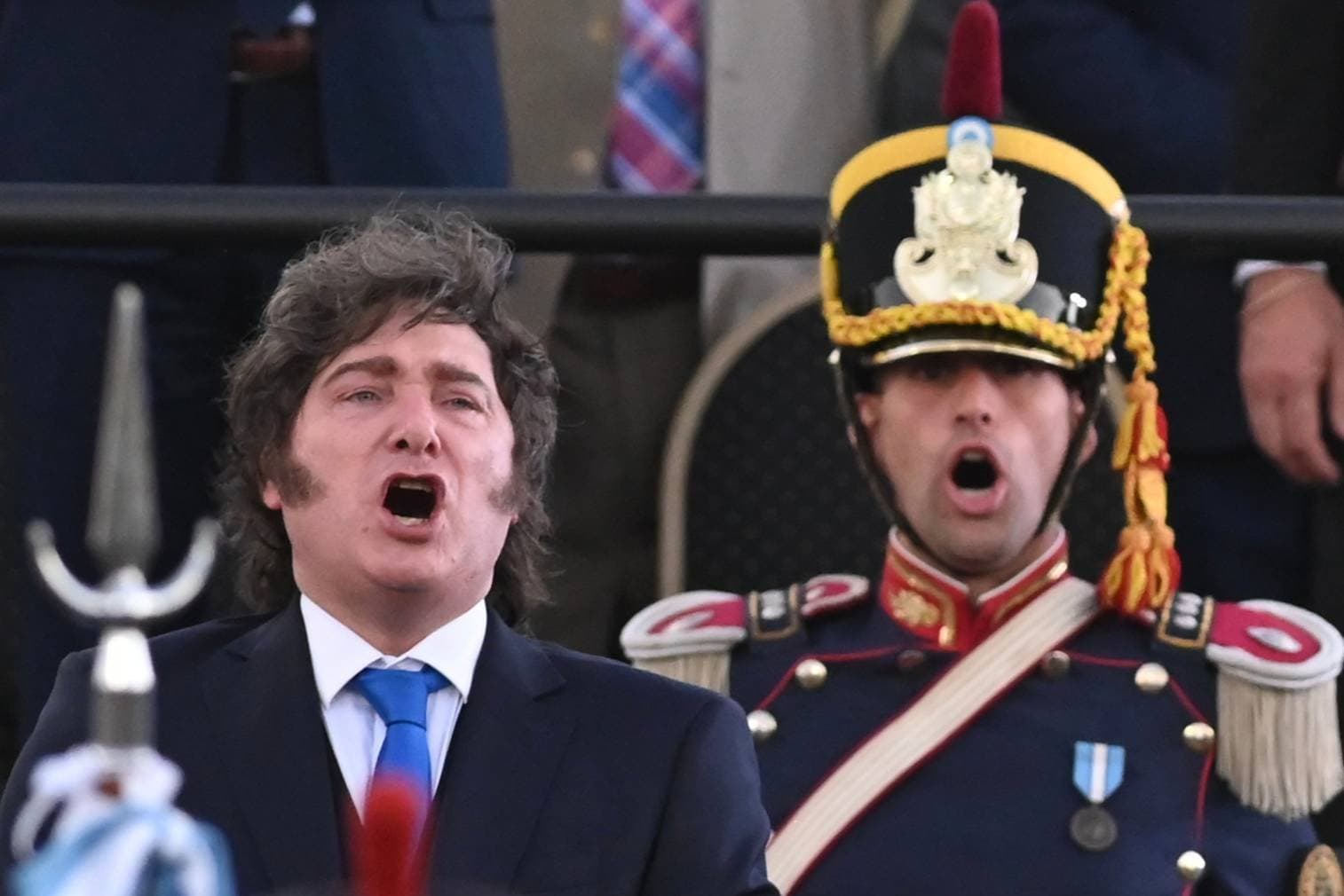 O que diz a lei de Milei que levou milhares às ruas na Argentina