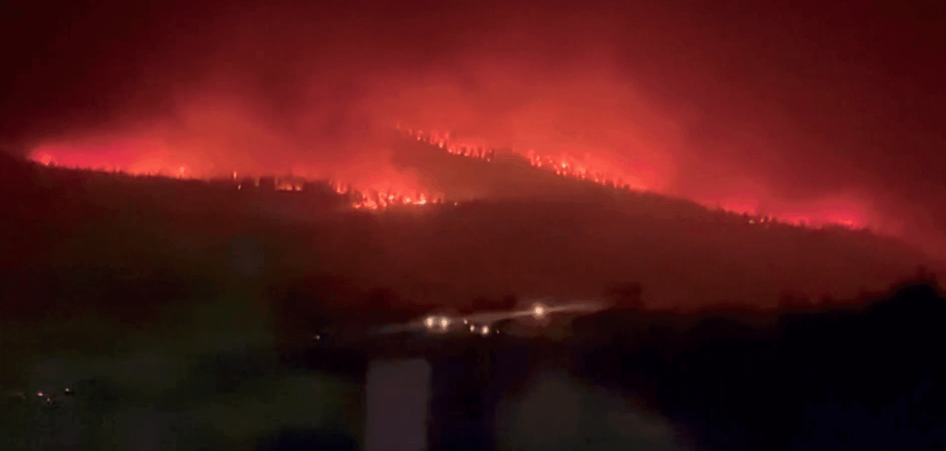 Incêndio florestal atinge cidade no Canadá e provoca retirada de moradores; veja o vídeo