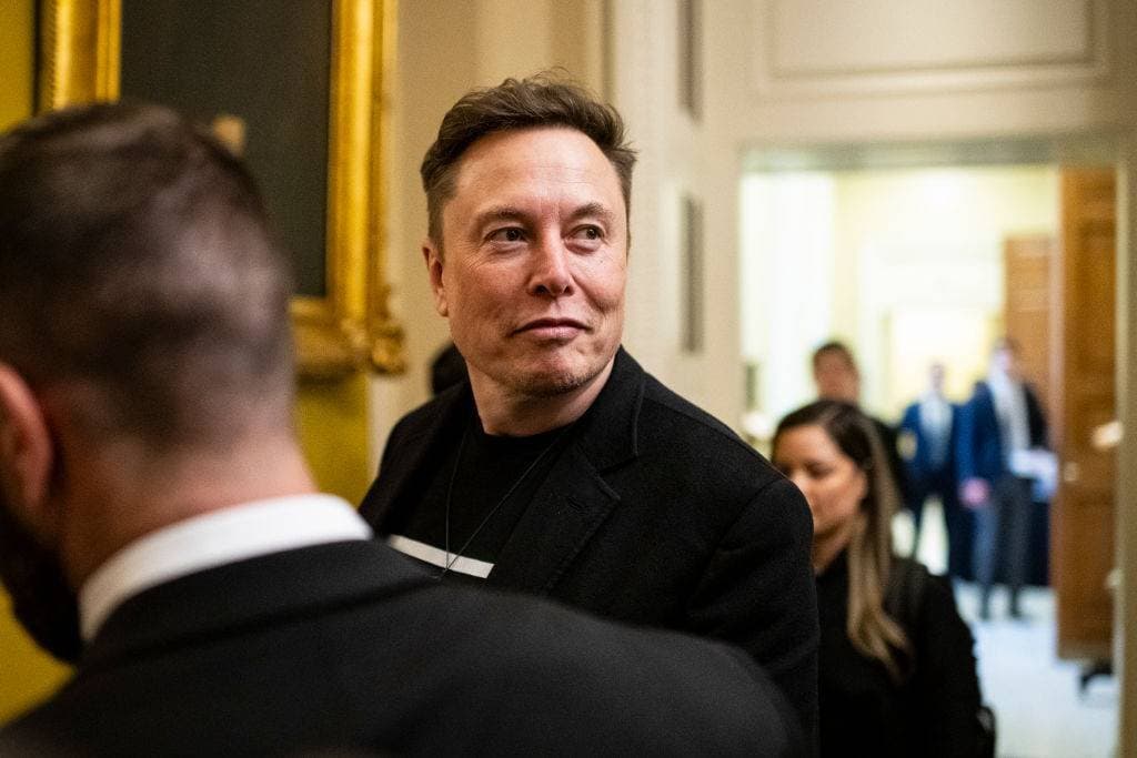 Cláusula da Tesla pode liberar até US$ 824 bilhões para Elon Musk; entenda