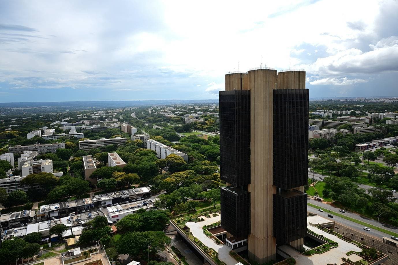 Em ata, BC indica manutenção de juros altos por mais tempo