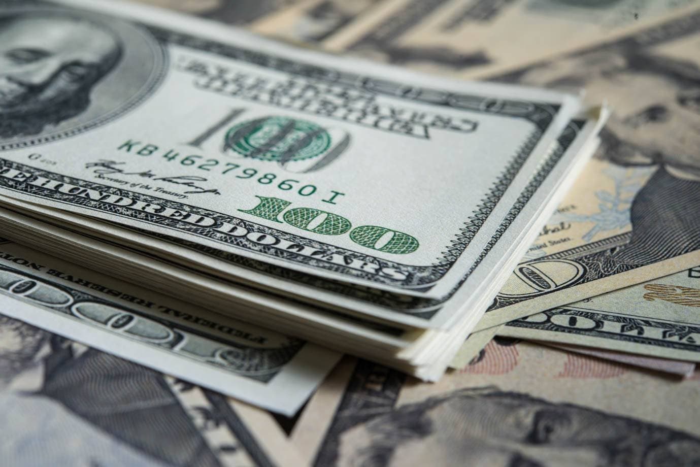 Eleições levam dólar ao maior valor em 4 meses, mas alta não deve ser linear, dizem analistas
