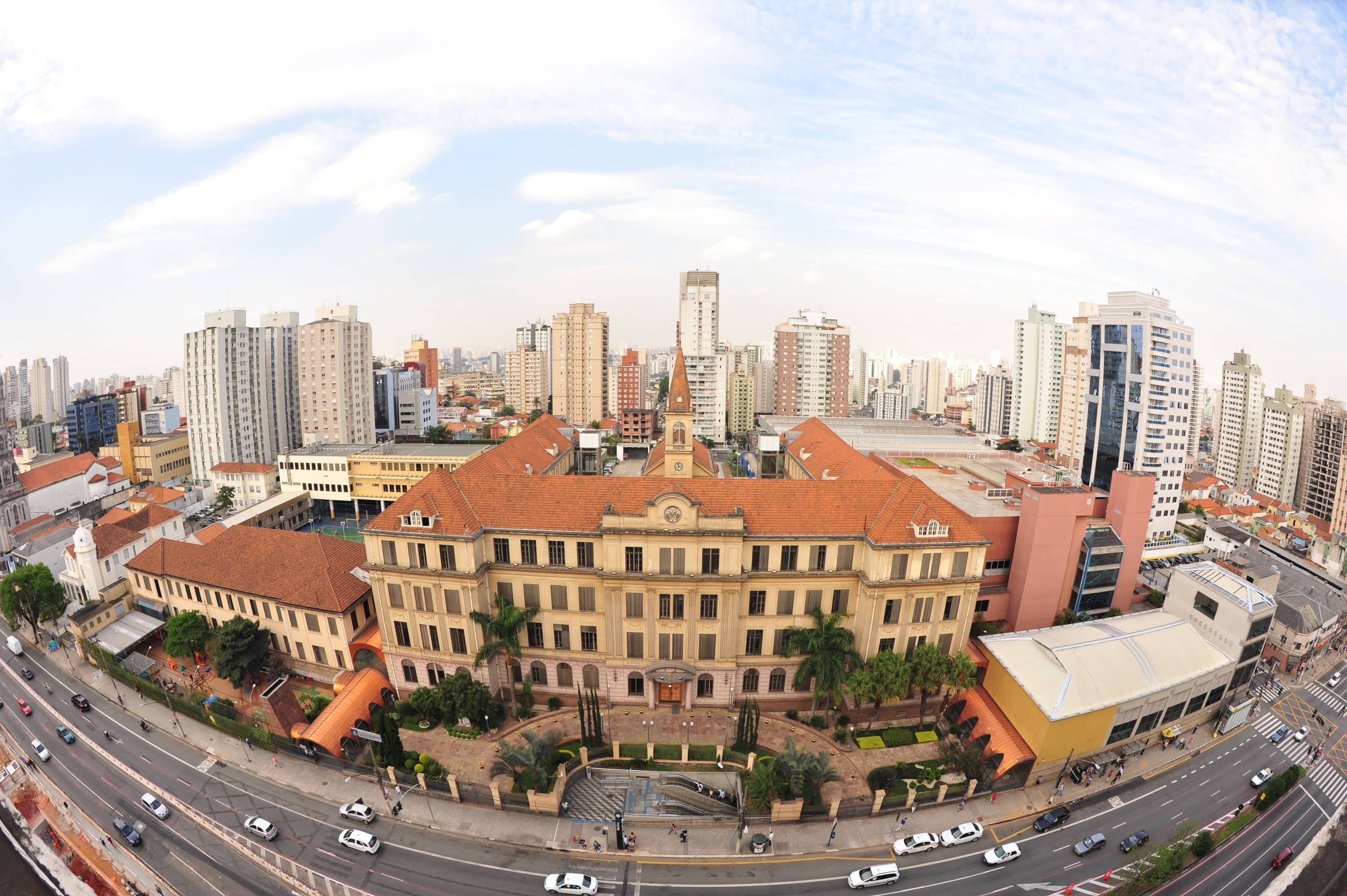 Dona do colégio mais antigo de São Paulo fatura R$ 2,2 bilhões e não vai parar de comprar escolas