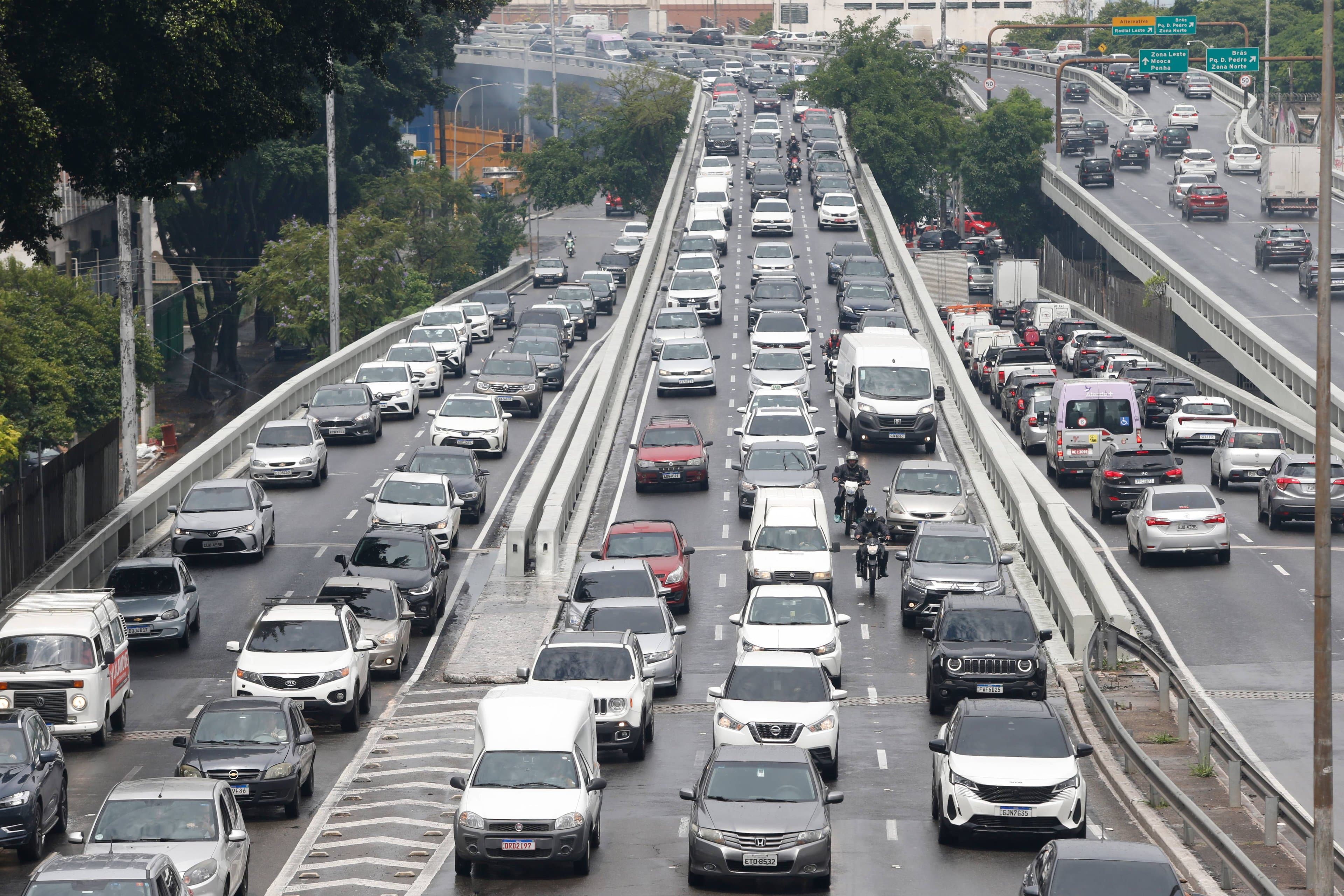 Governo amplia teto de financiamento do Move Brasil para motoristas de táxi e app de até R$ 200 mil