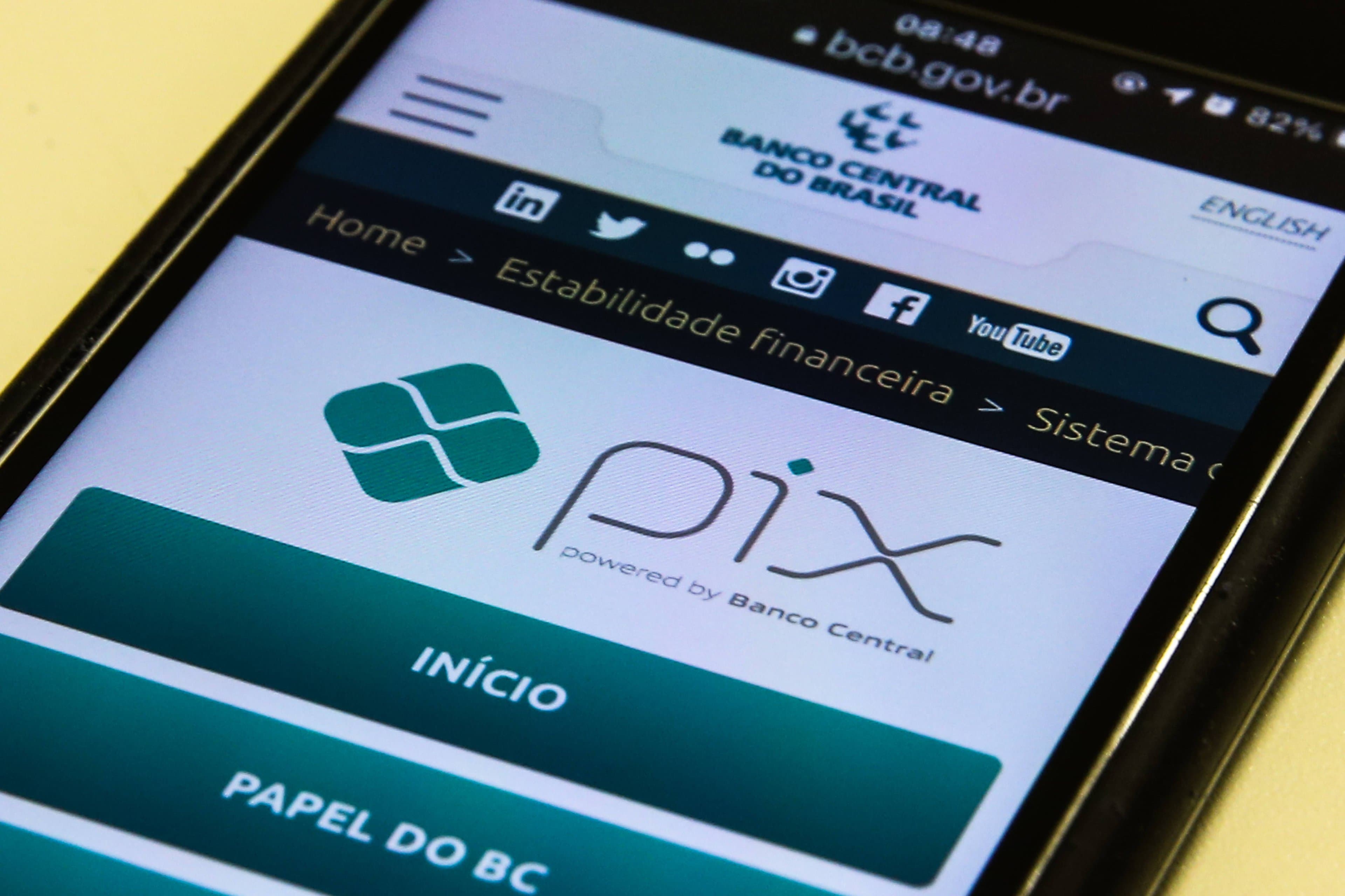 O Pix já atravessa fronteiras com stablecoins; para que usar acordos entre bancos?