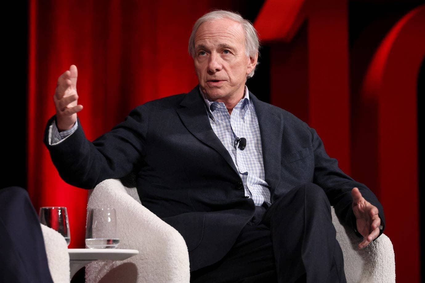 Ray Dalio diz para comprar bitcoin em meio a possível crise da dívida dos EUA