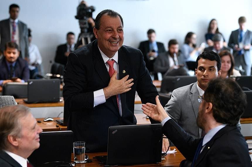 Aliado de Lula, Omar Aziz é escolhido como relator da PEC do fim da escala 6x1