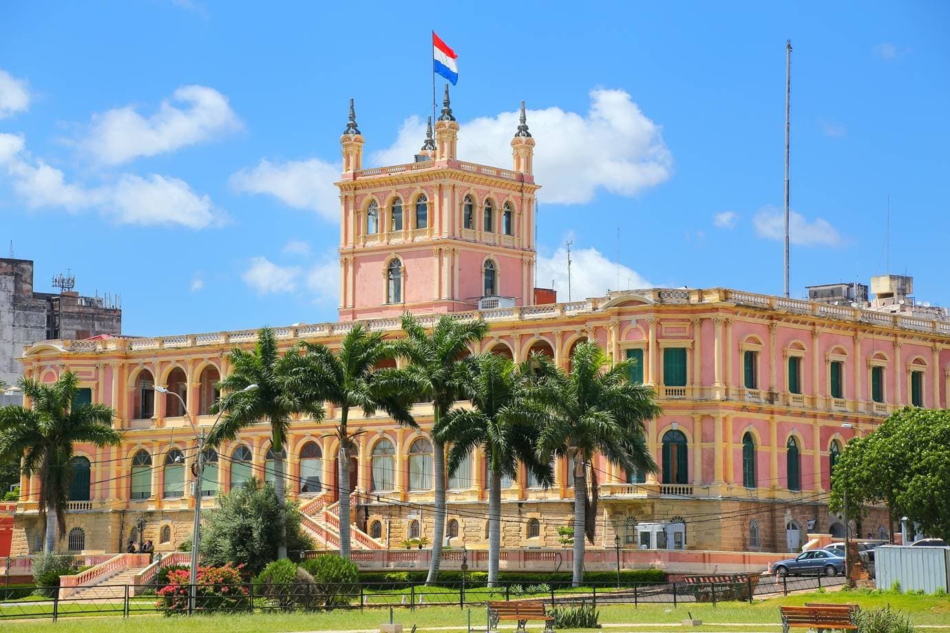 Brasil recebe US$ 77,6 bilhões de investimento estrangeiro, mas brasileiros miram Paraguai