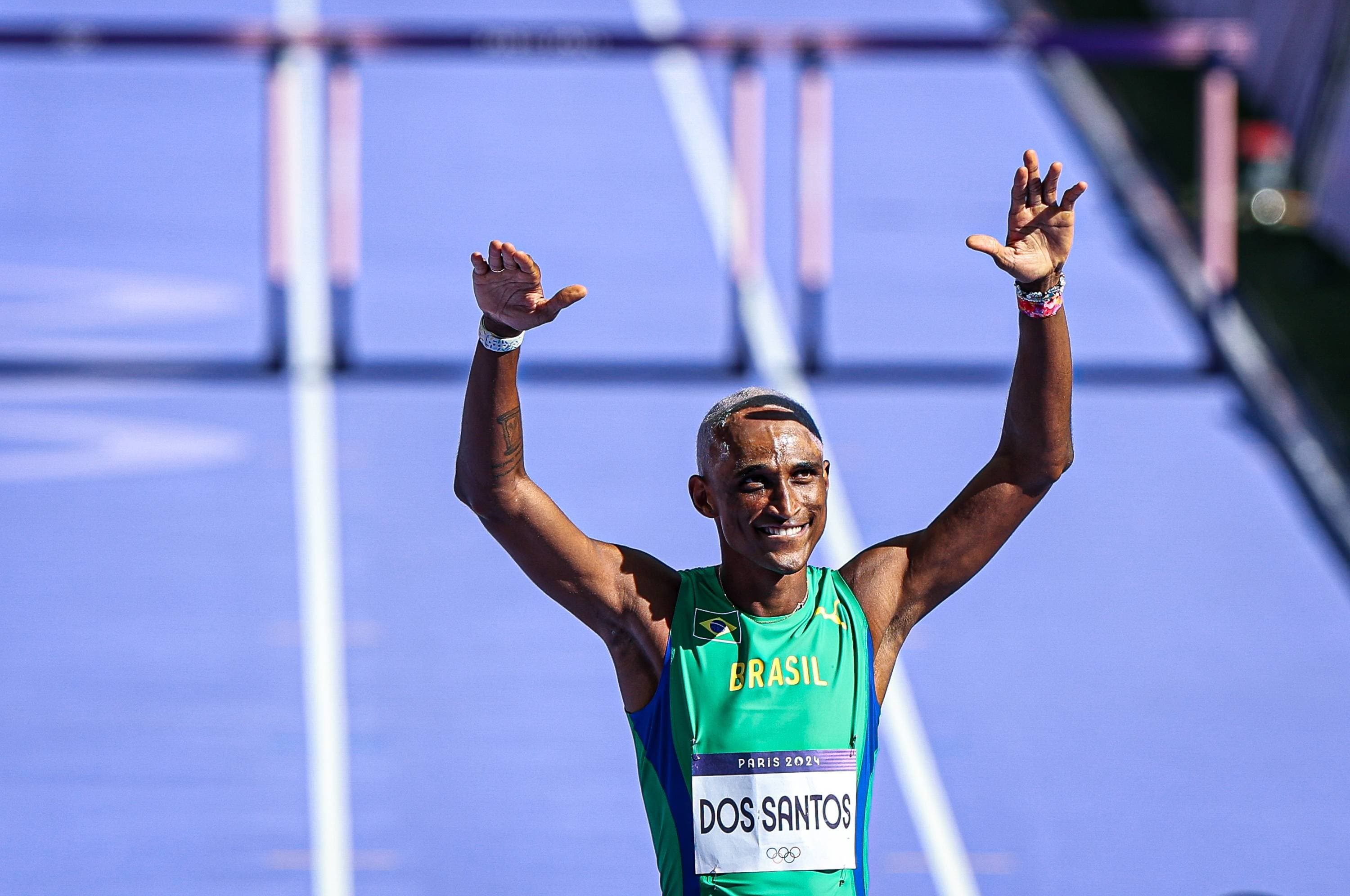 Alison dos Santos bate recorde mundial dos 400m com barreiras na Diamond League