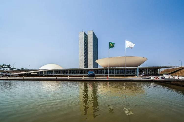 Em disputa eleitoral apertada, governo tenta vitórias em semana decisiva no Congresso