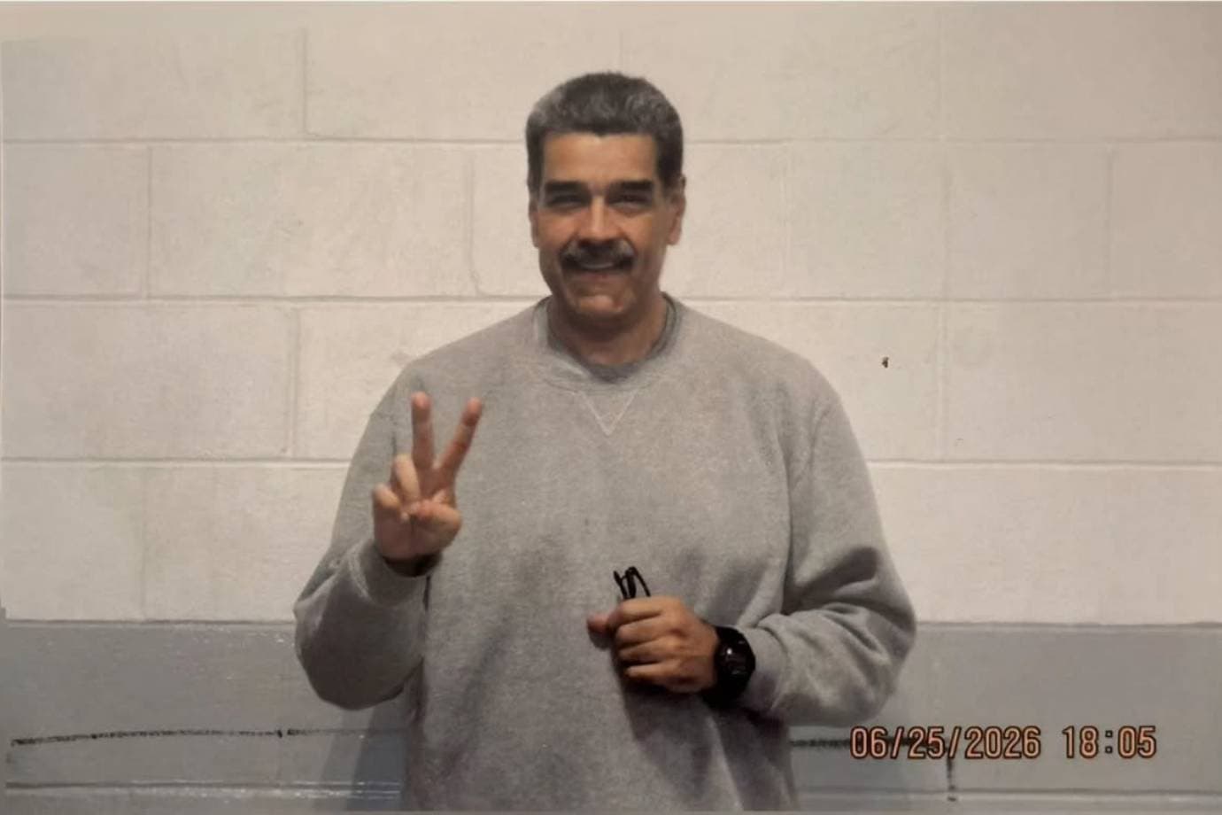Perfil de Maduro publica fotos do ex-presidente na prisão de NY; confira