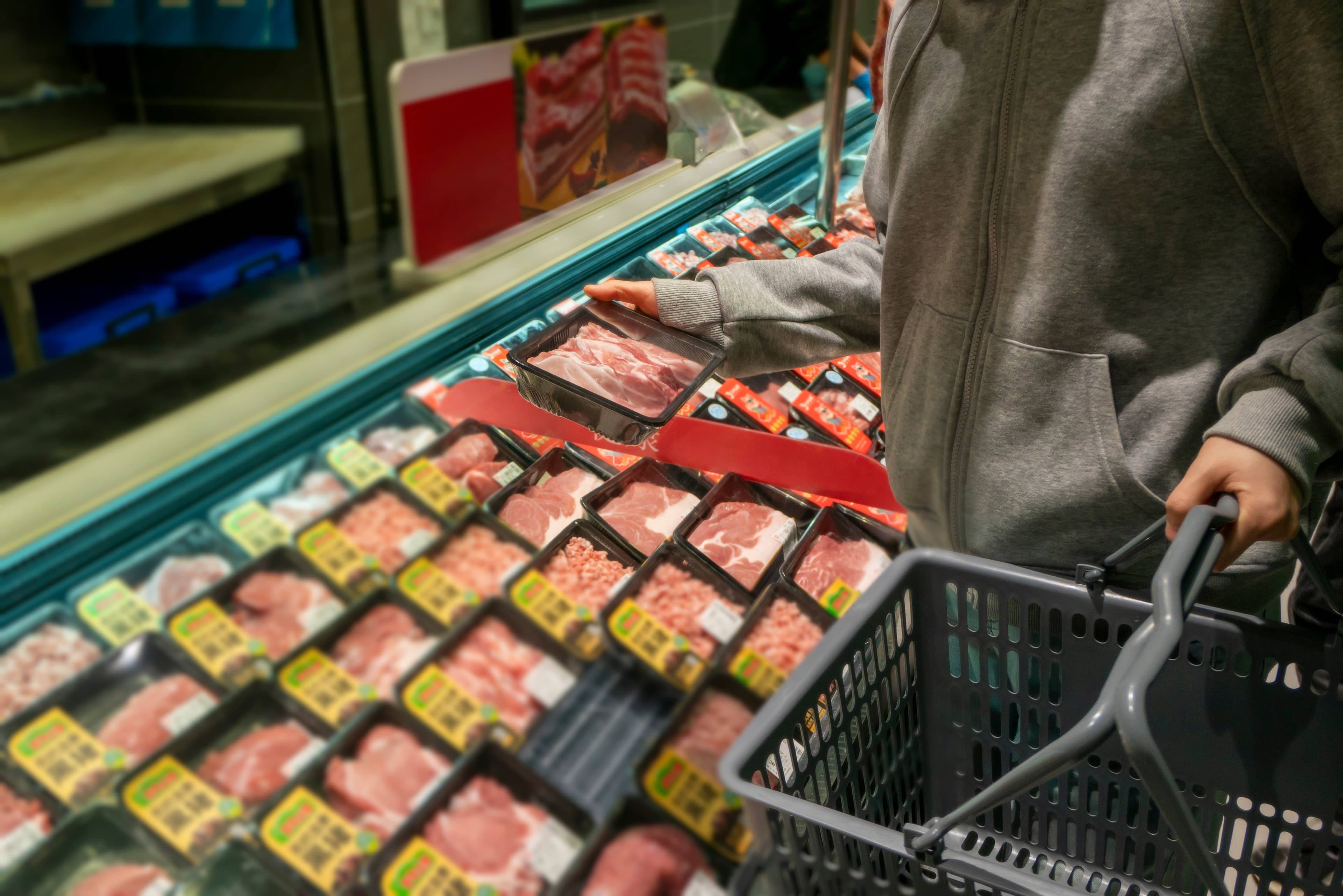 União Europeia suspende importações de carne brasileira a partir de quinta-feira