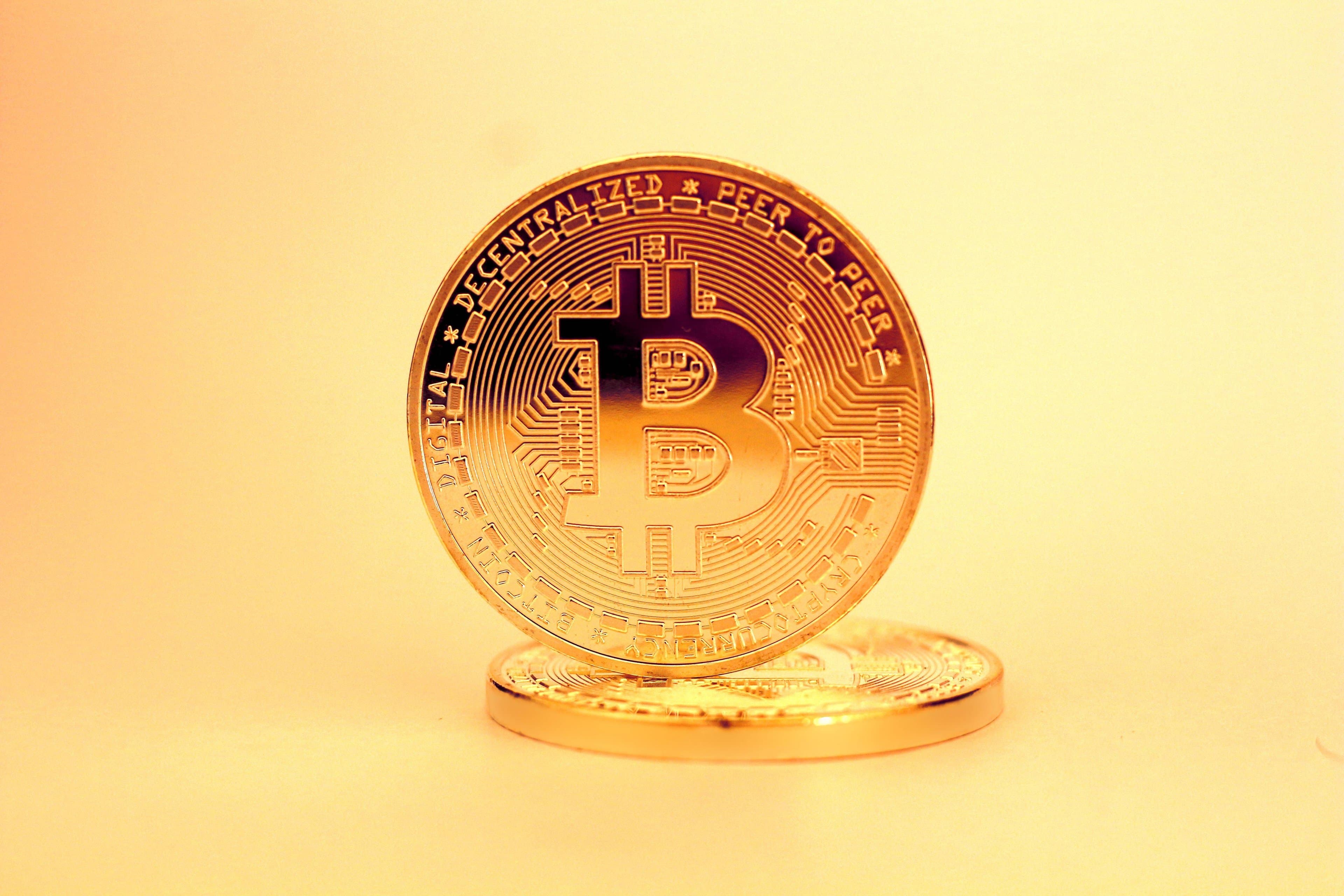 Bitcoin sobe mais de 2% e se recupera depois de cair aos US$ 76 mil na véspera