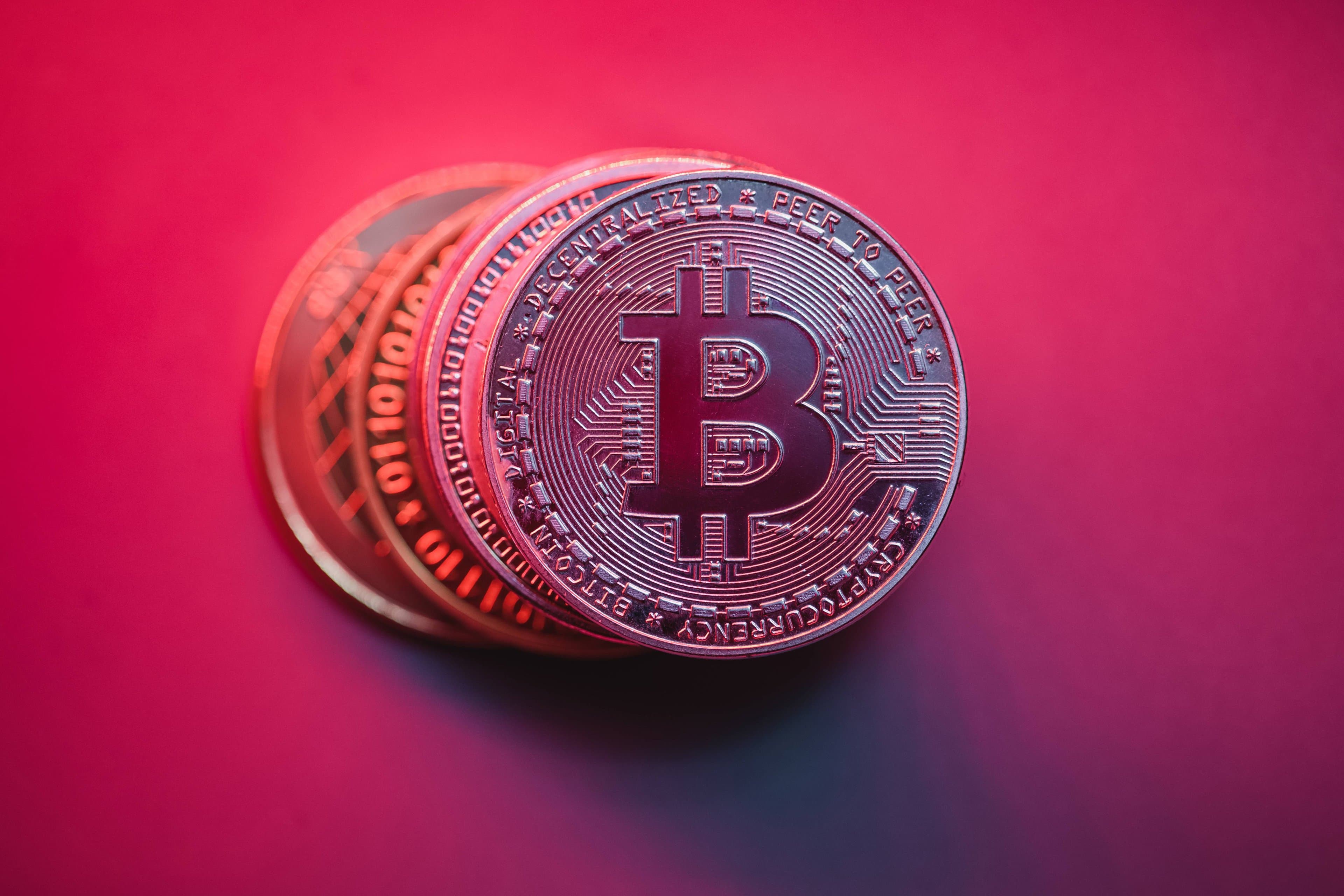 Relatório de Emprego dos EUA freia alta do bitcoin antes do fim de semana