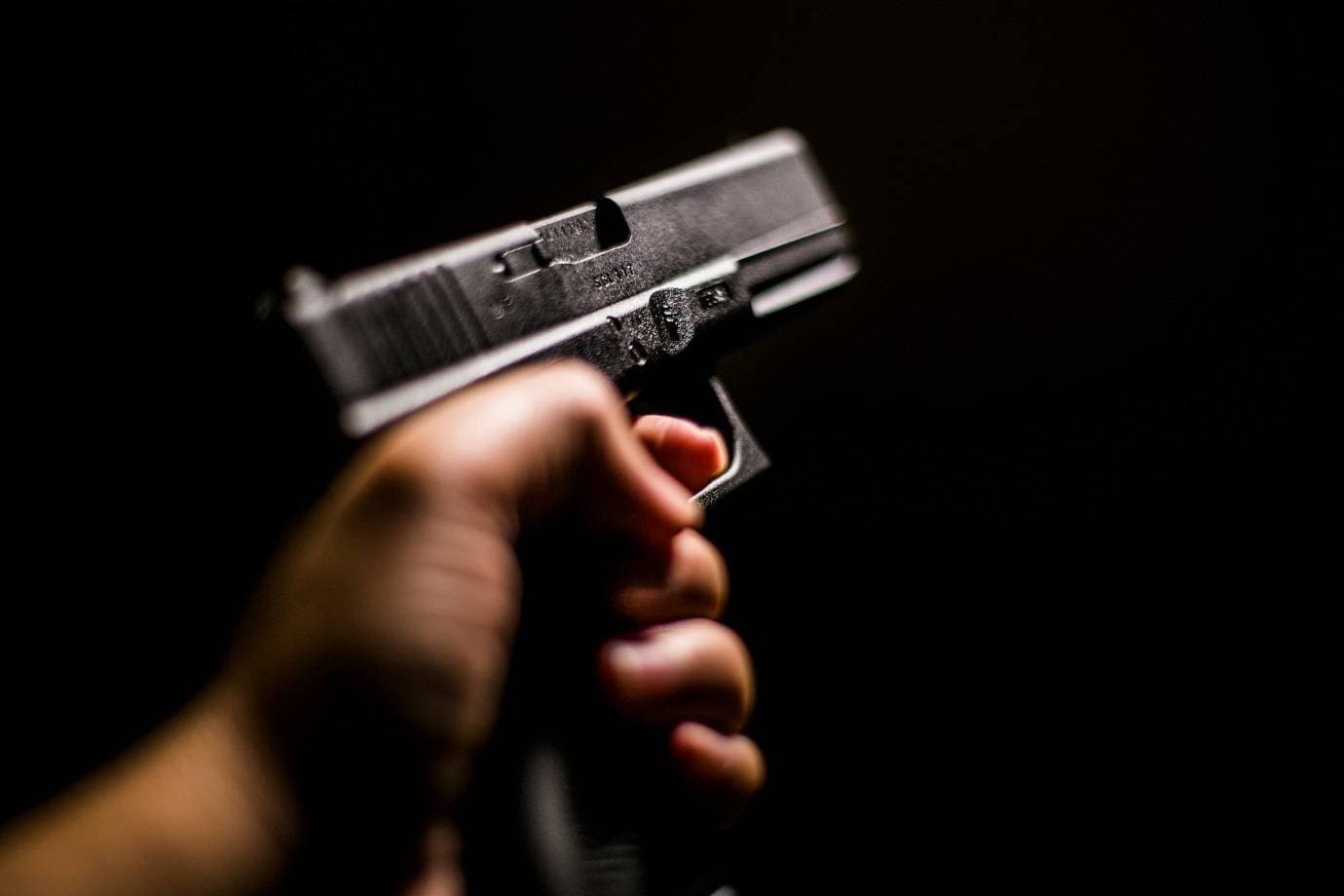 Deputado quer liberar porte de arma para quem investe em criptomoedas