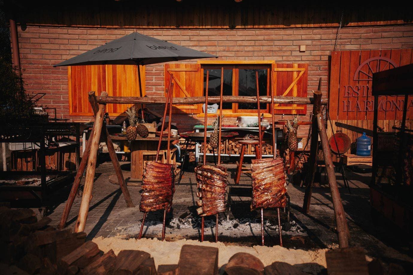 Em 20 dias, gaúchos param tudo para comer 60 toneladas de carne em festa que movimenta R$ 70 milhões