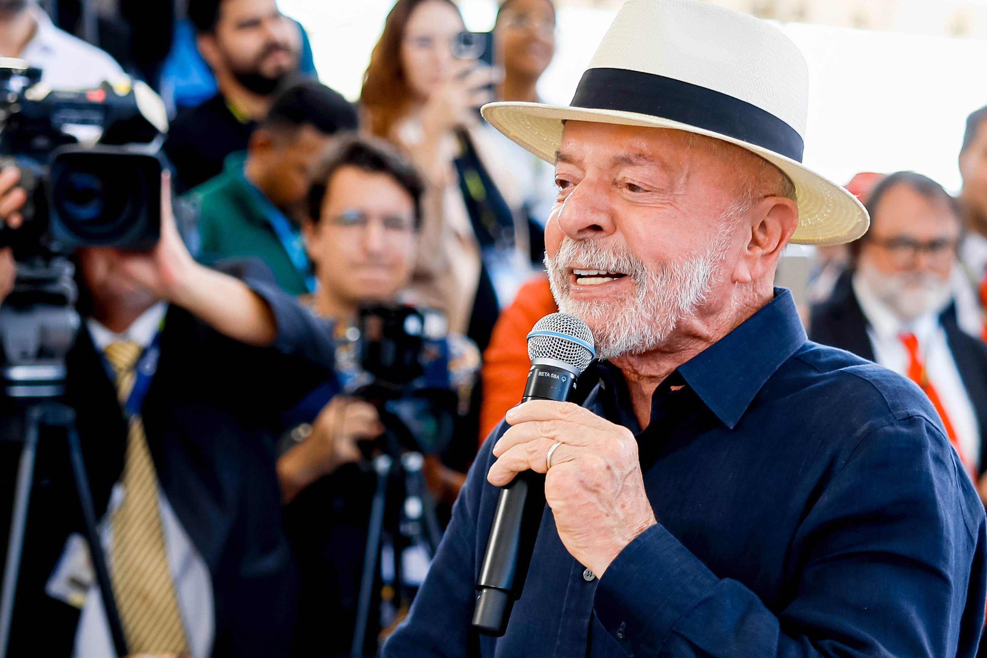 Lula diz que Brasil não pode ‘baixar a cabeça’ para potências estrangeiras