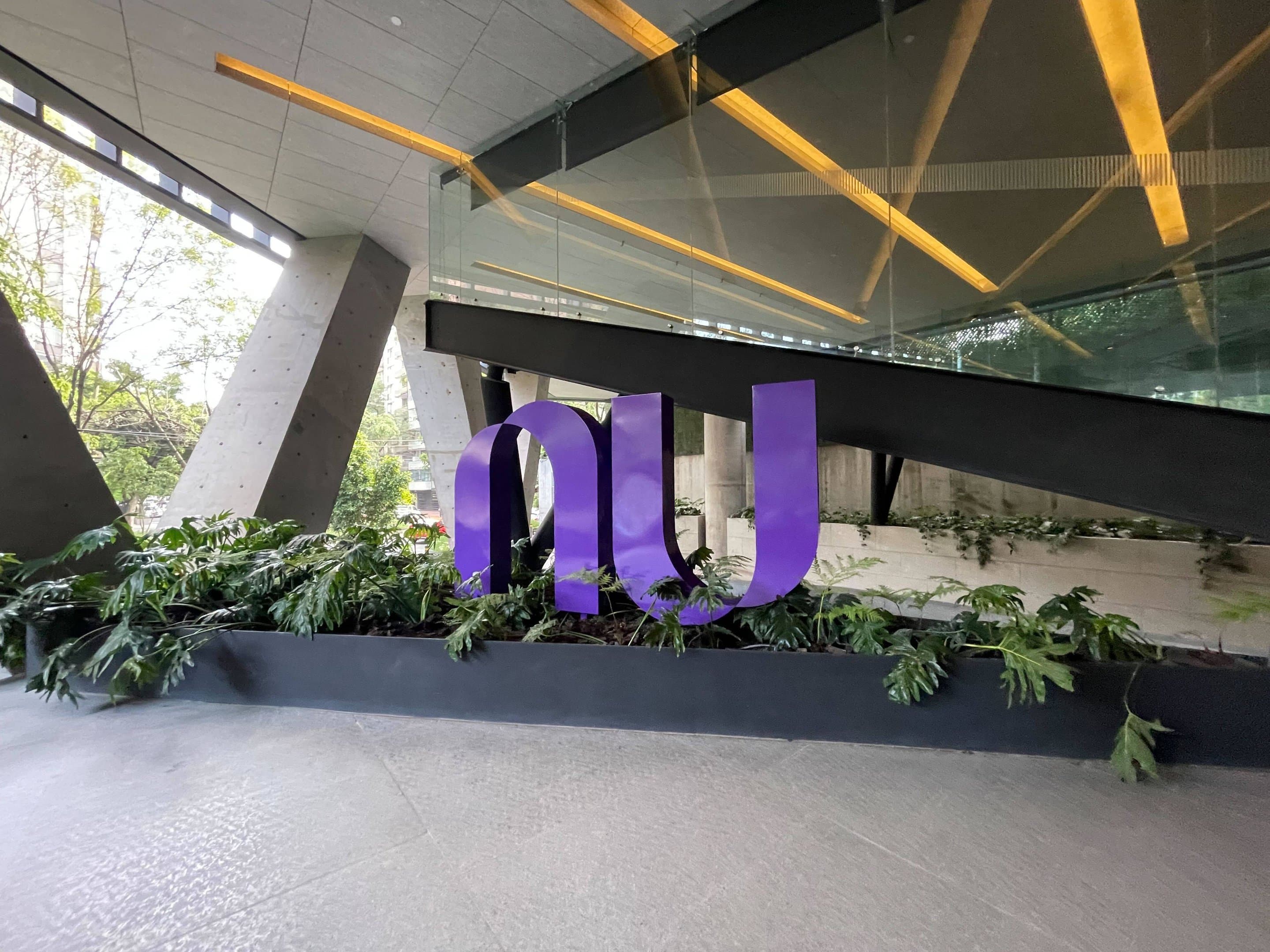 Nubank inicia operação nos EUA com conta bancária e cartão de crédito