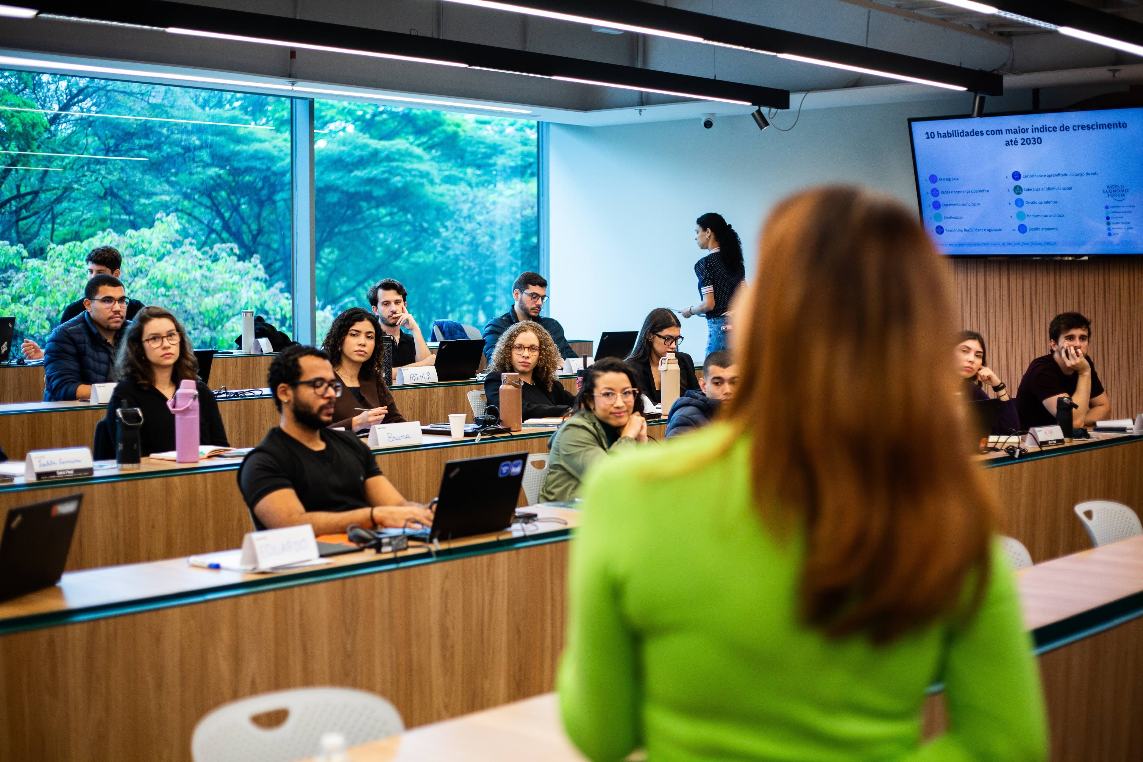 Do analista ao presidente na mesma trilha: como funciona a educação corporativa feita sob medida