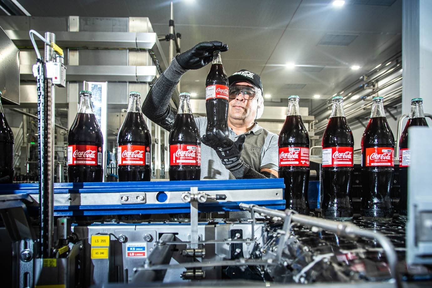 A fábrica que mais produz Coca-Cola no mundo fica no Brasil e vai crescer mais com R$ 360 milhões