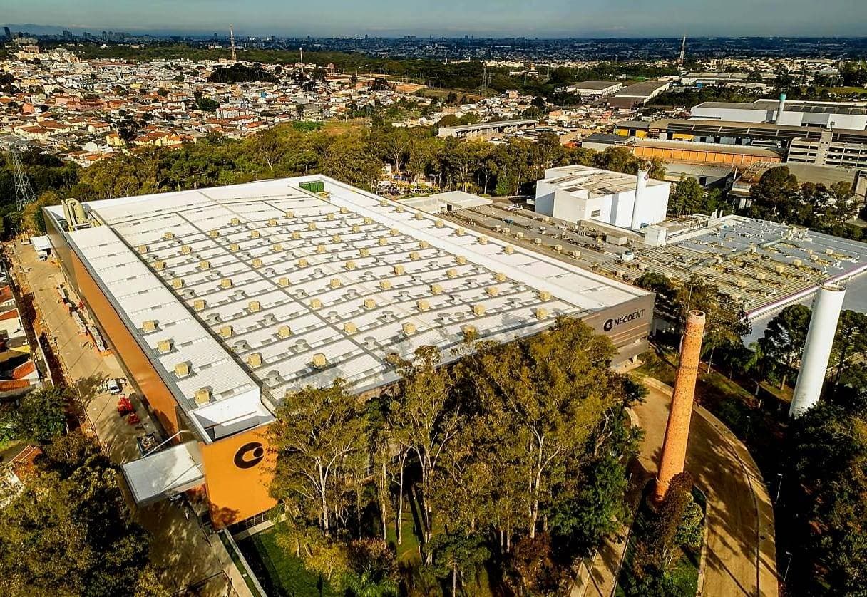 Neodent investe R$ 2 bilhões e mais que dobra produção de implantes no PR