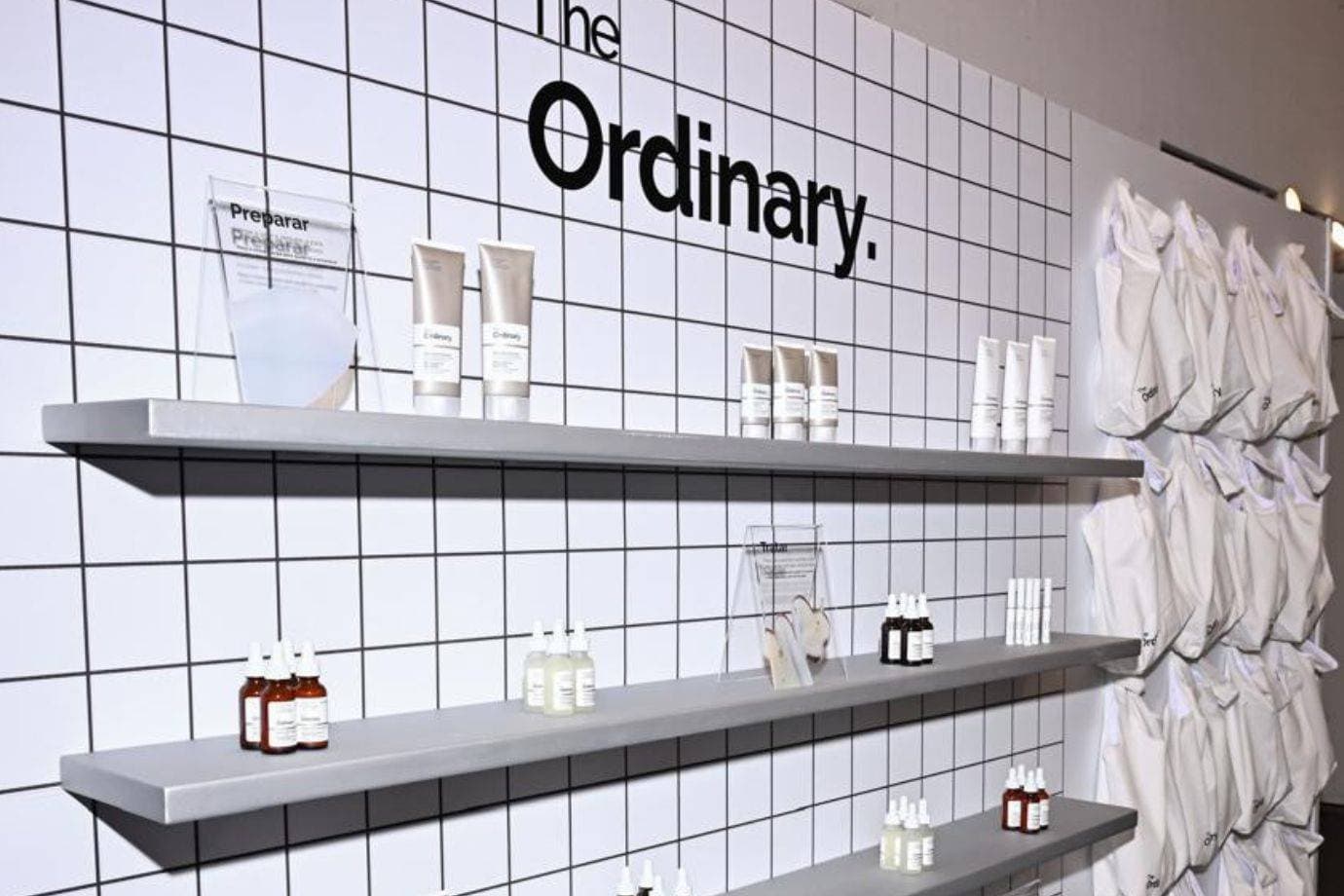 Bilionária canadense aposta no Brasil e passa a vender marca de skincare em farmácias