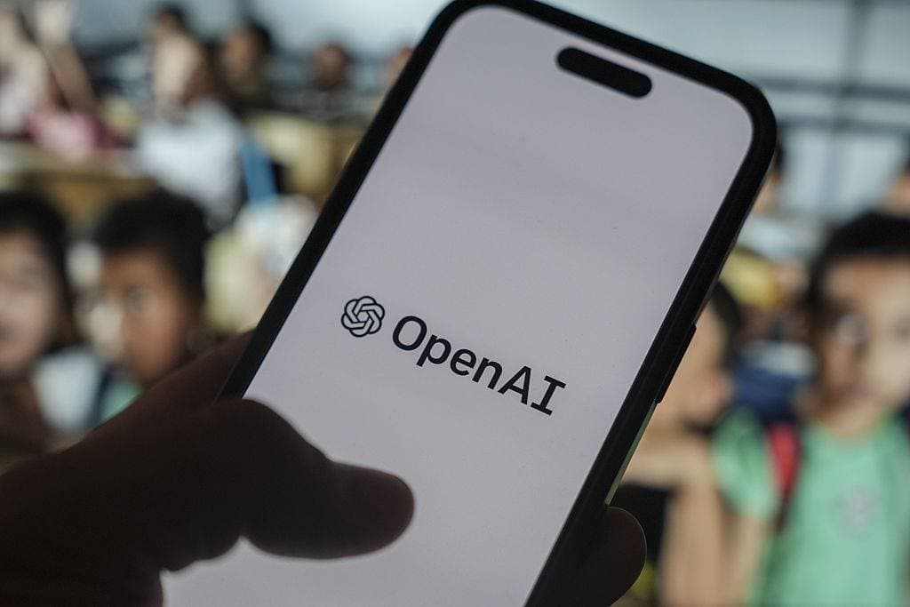 OpenAI e Fundo Estímulo lançam projeto gratuito para capacitar pequenos negócios no uso de IA