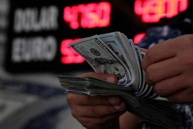 Ibovespa cai e dólar passa de R$ 5,20 a menos de uma semana para o 1º turno das eleições