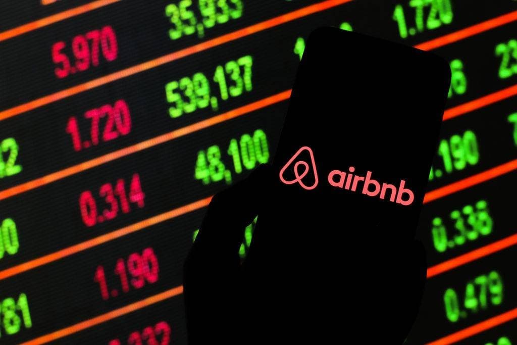 Airbnb vai alugar carros no Brasil — e diversificação chega em momento estratégico