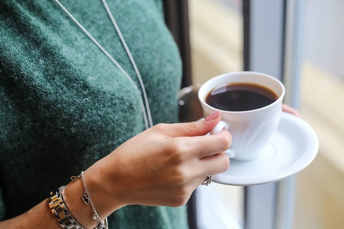 Qual o melhor horário para parar de tomar café? Veja o que dizem estudos