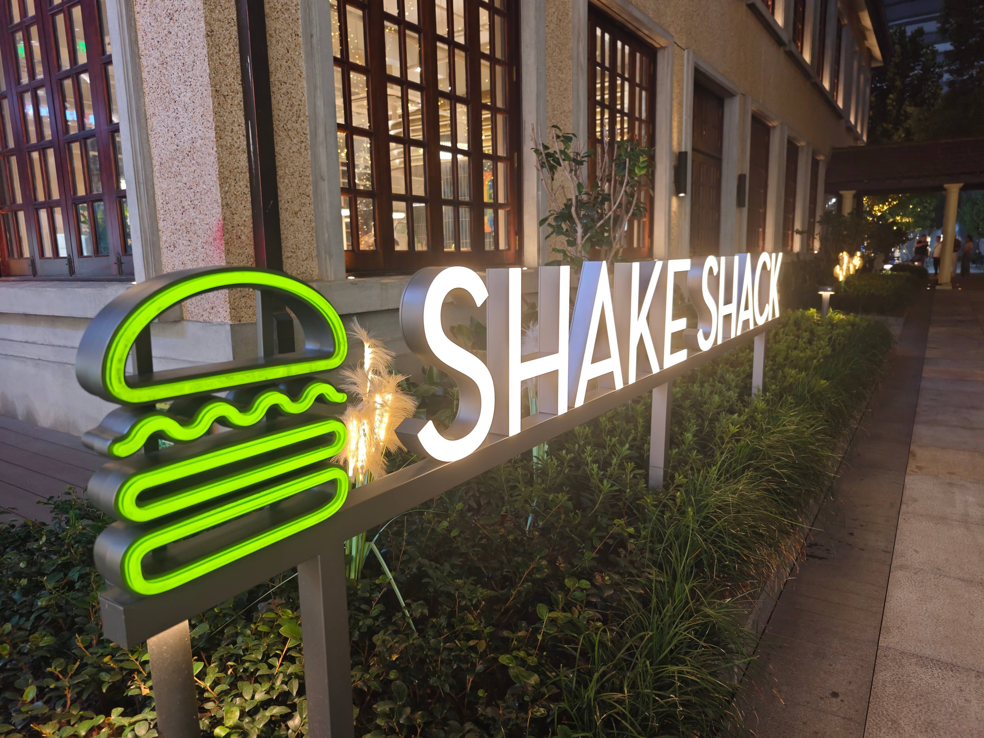 Quando abre o primeiro Shake Shack no Brasil? Rede terá 40 lojas no país