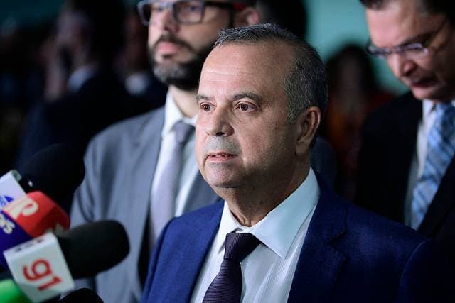 Fim da escala 6x1: oposição quer adiar votação para depois do 2º turno