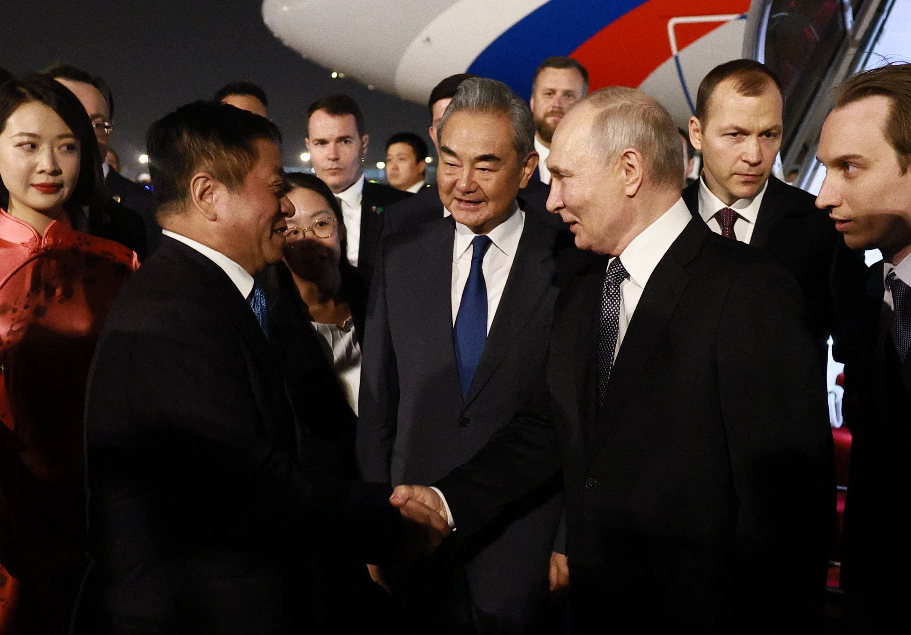 Como a Rússia dribla sanções do Ocidente com ajuda da China para manter sua guerra
