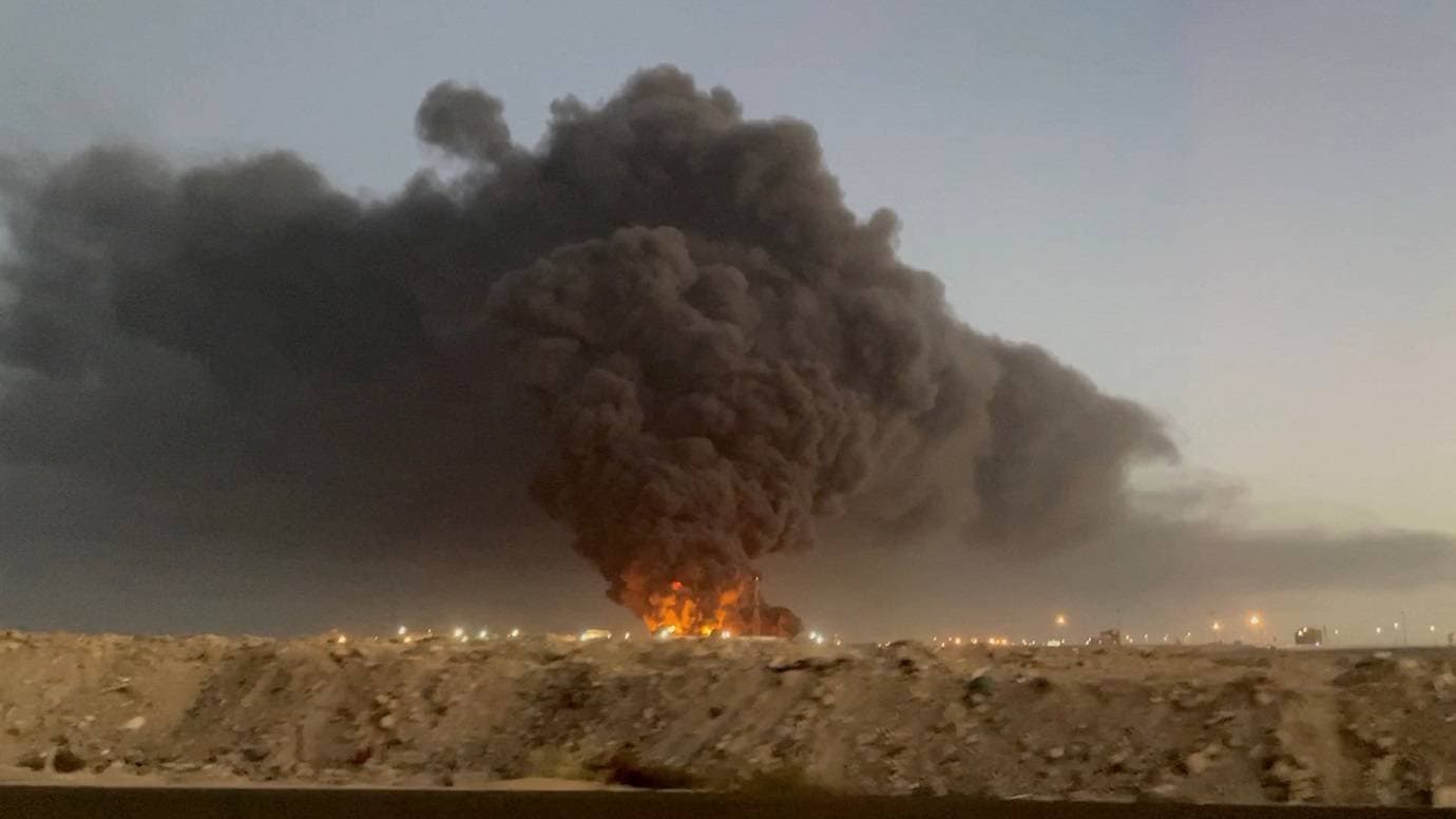 Houthis ameaçam novos ataques à Arábia Saudita após atingir sede de petroleira estatal