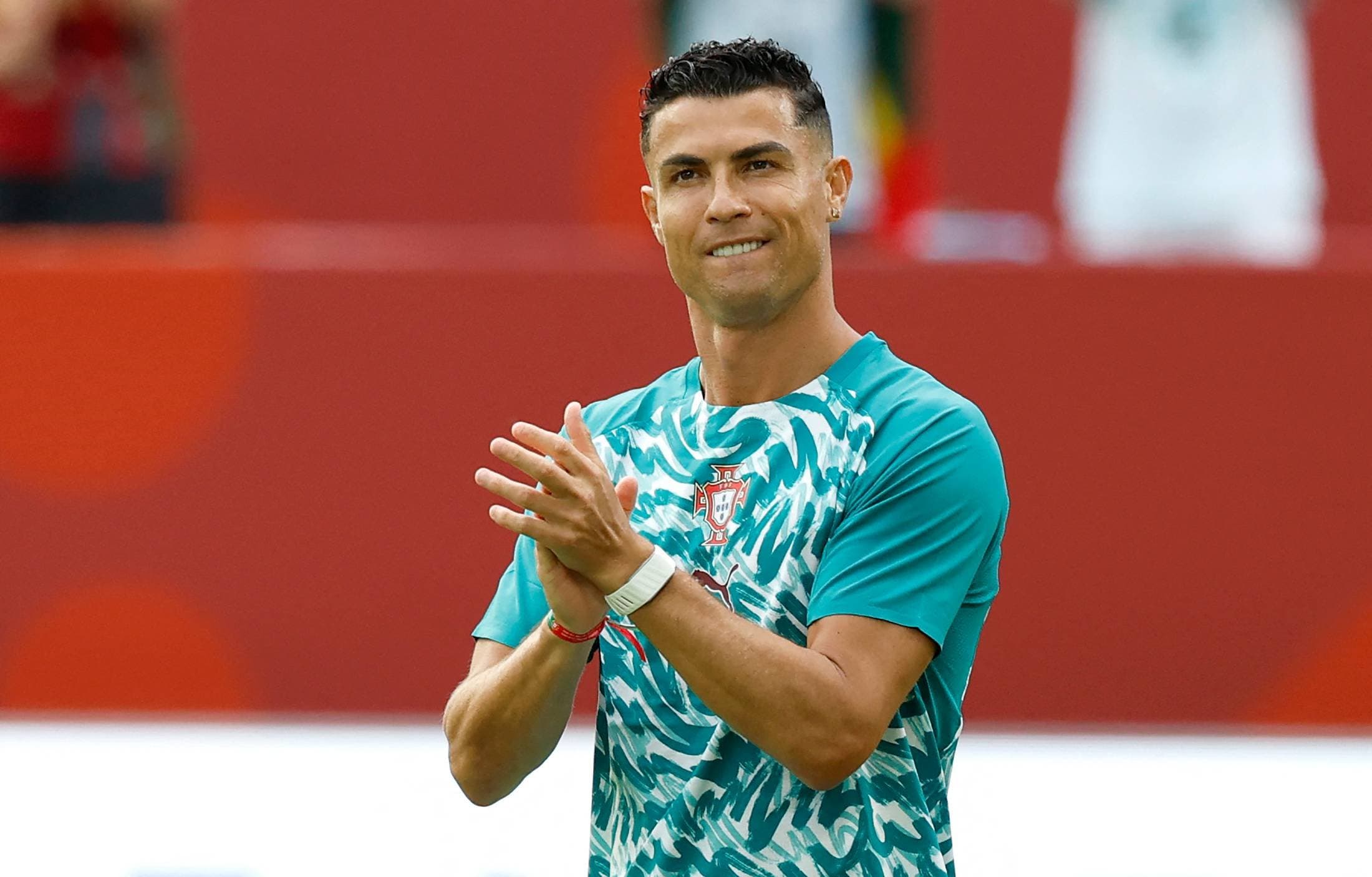 Cristiano Ronaldo investe R$ 112 milhões em pequena aldeia para produção de água em larga escala