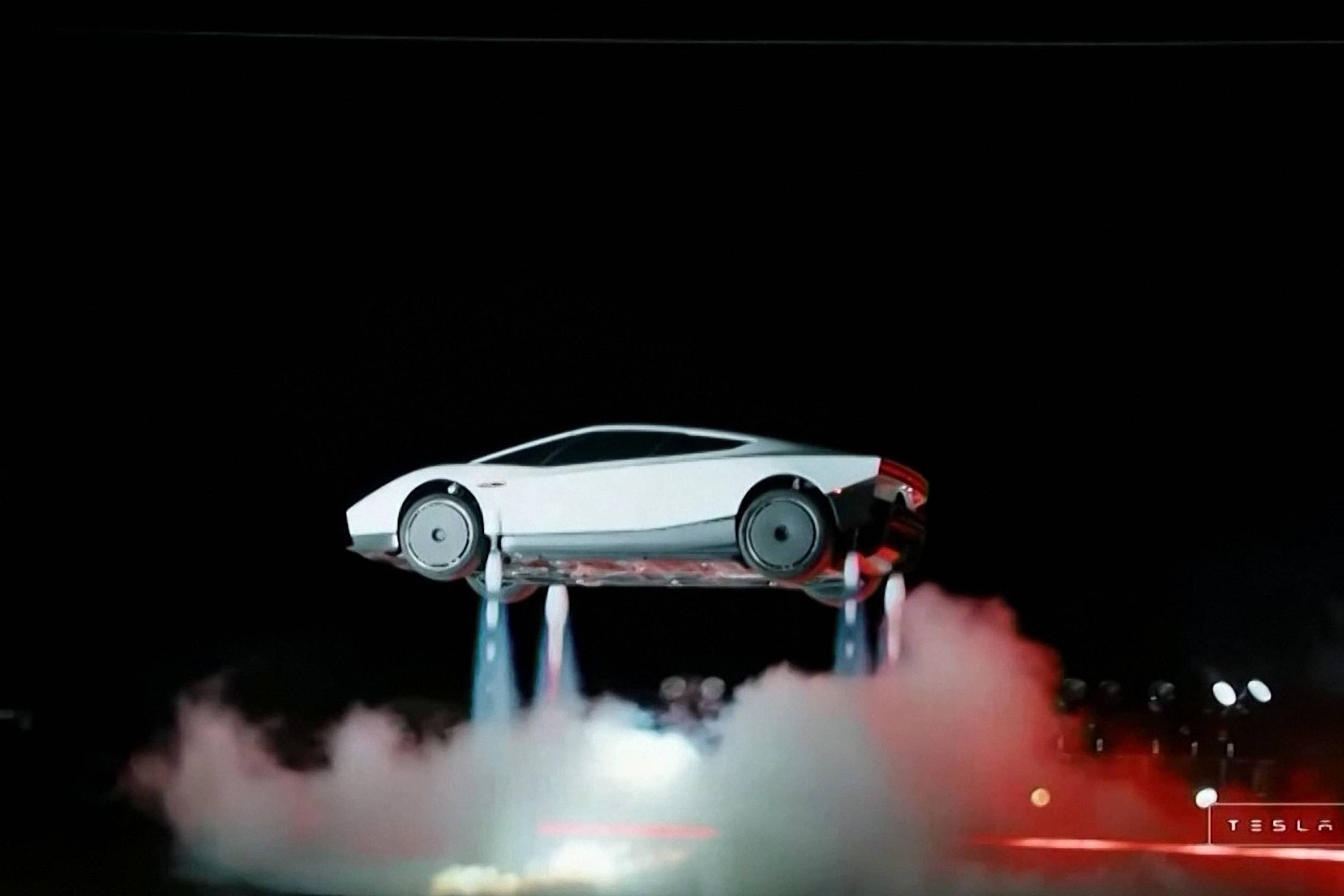 Tesla apresenta carro que 'voa', anda de cabeça para baixo e acelera em menos de 1 segundo