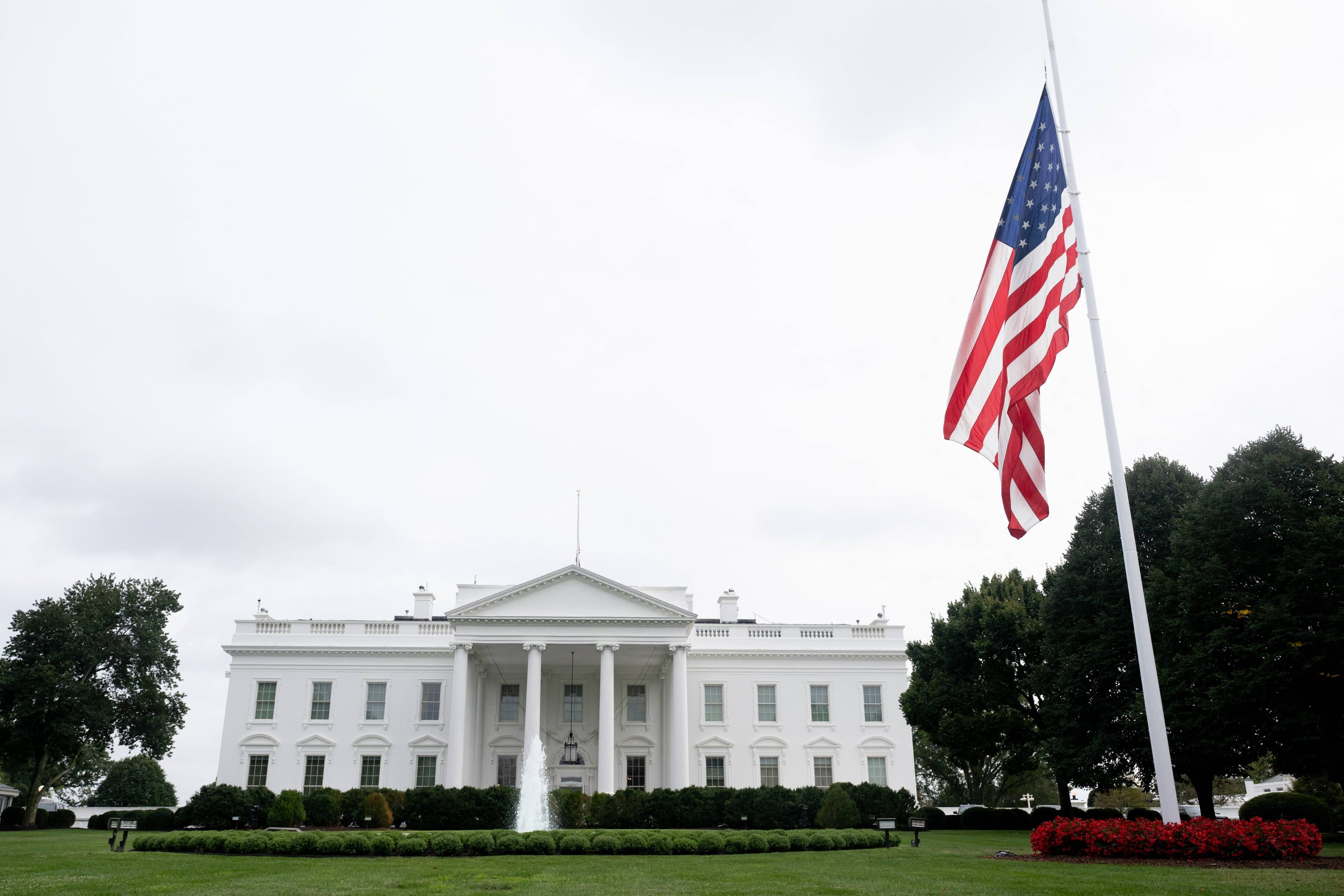 Disputa por poder na Casa Branca se intensifica diante de possível derrota de Trump nas 'midterms'