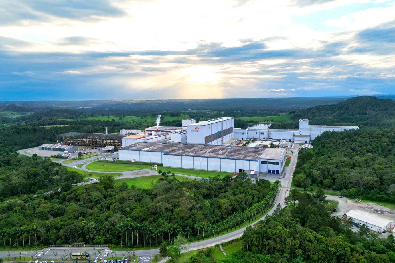 Rússia afirma ter atacado siderúrgica da ArcelorMittal na Ucrânia
