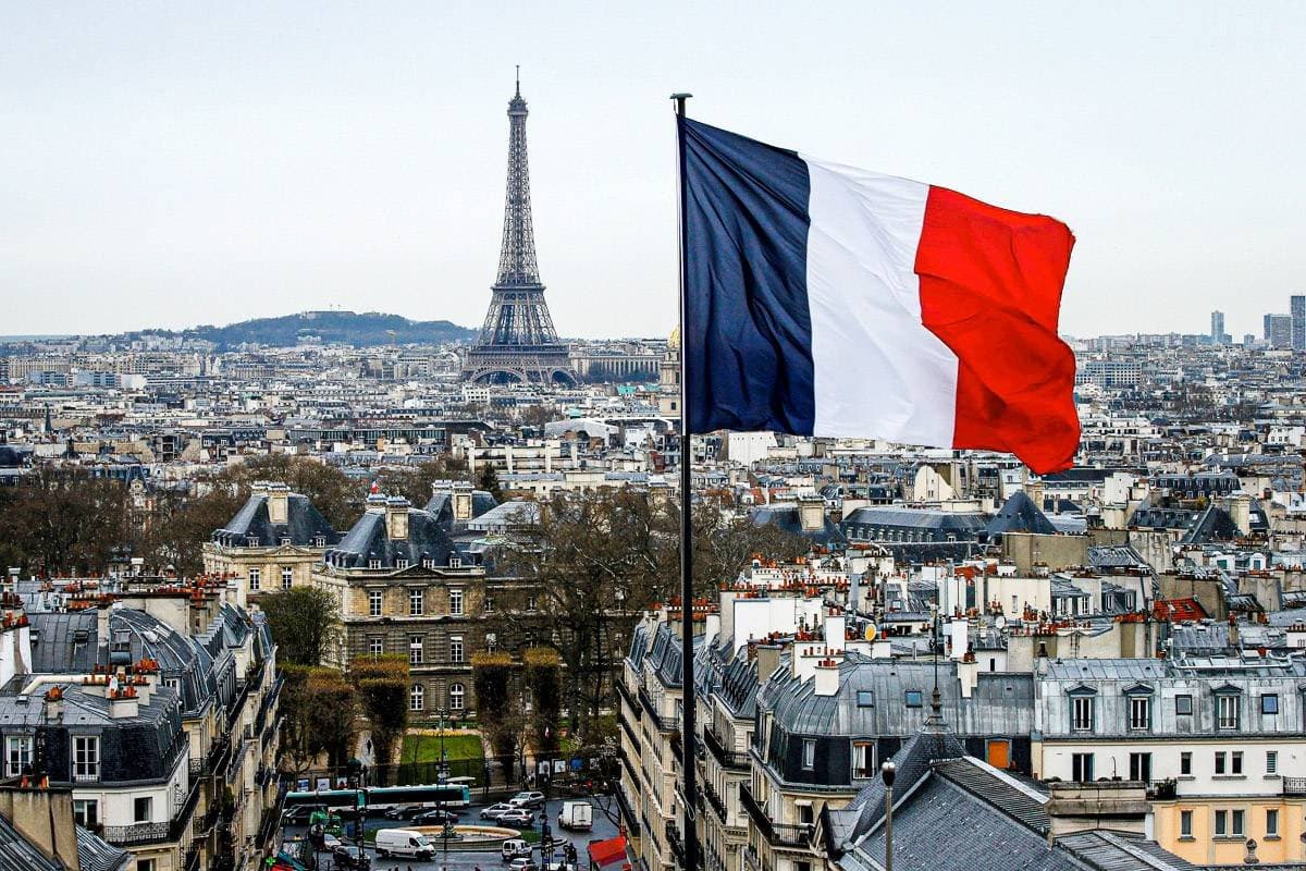 França avança com imposto sobre stablecoins e avalia propostas sobre autocustódia