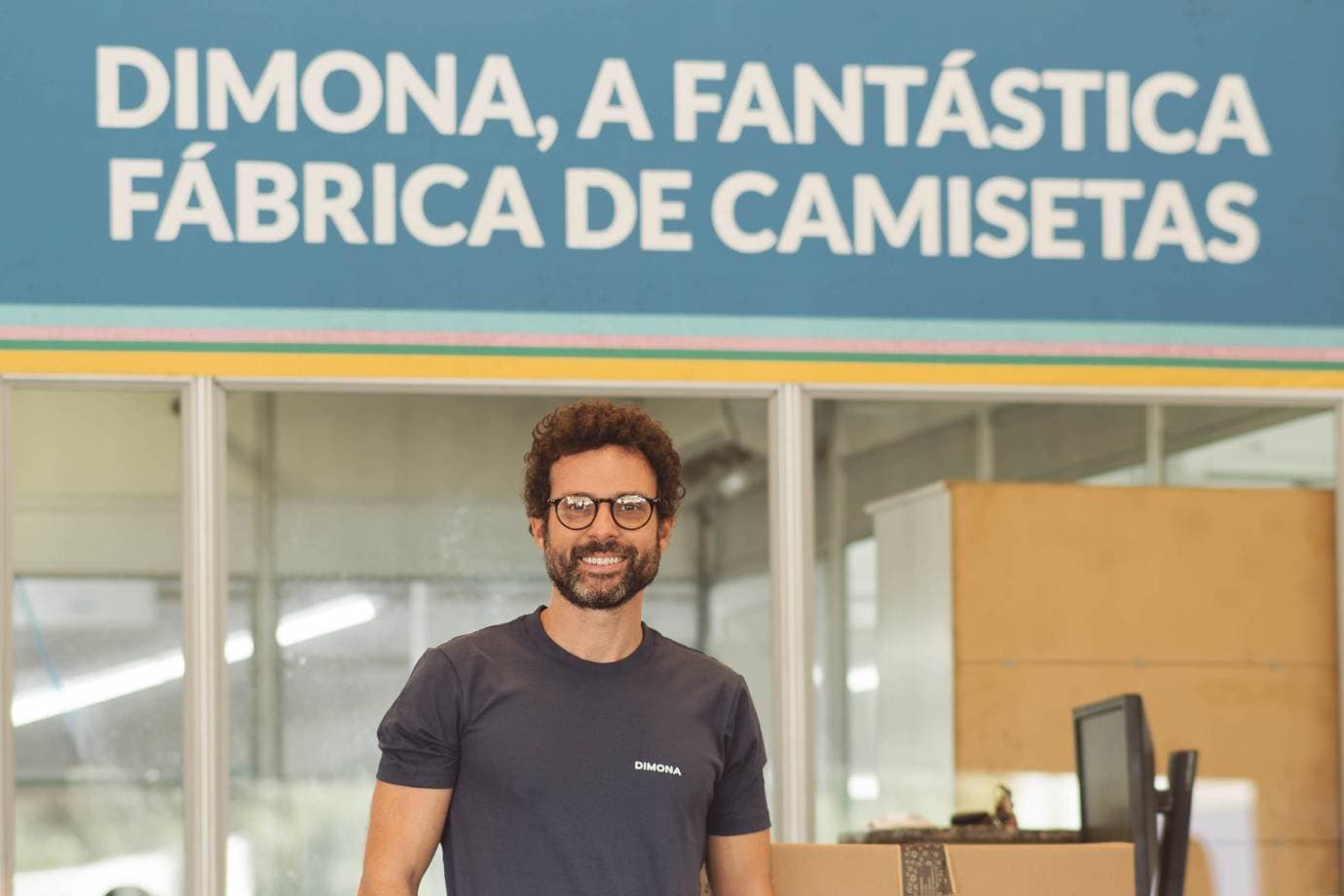 Ele vai faturar R$ 140 milhões fazendo camisetas para empresas, shows e festivais