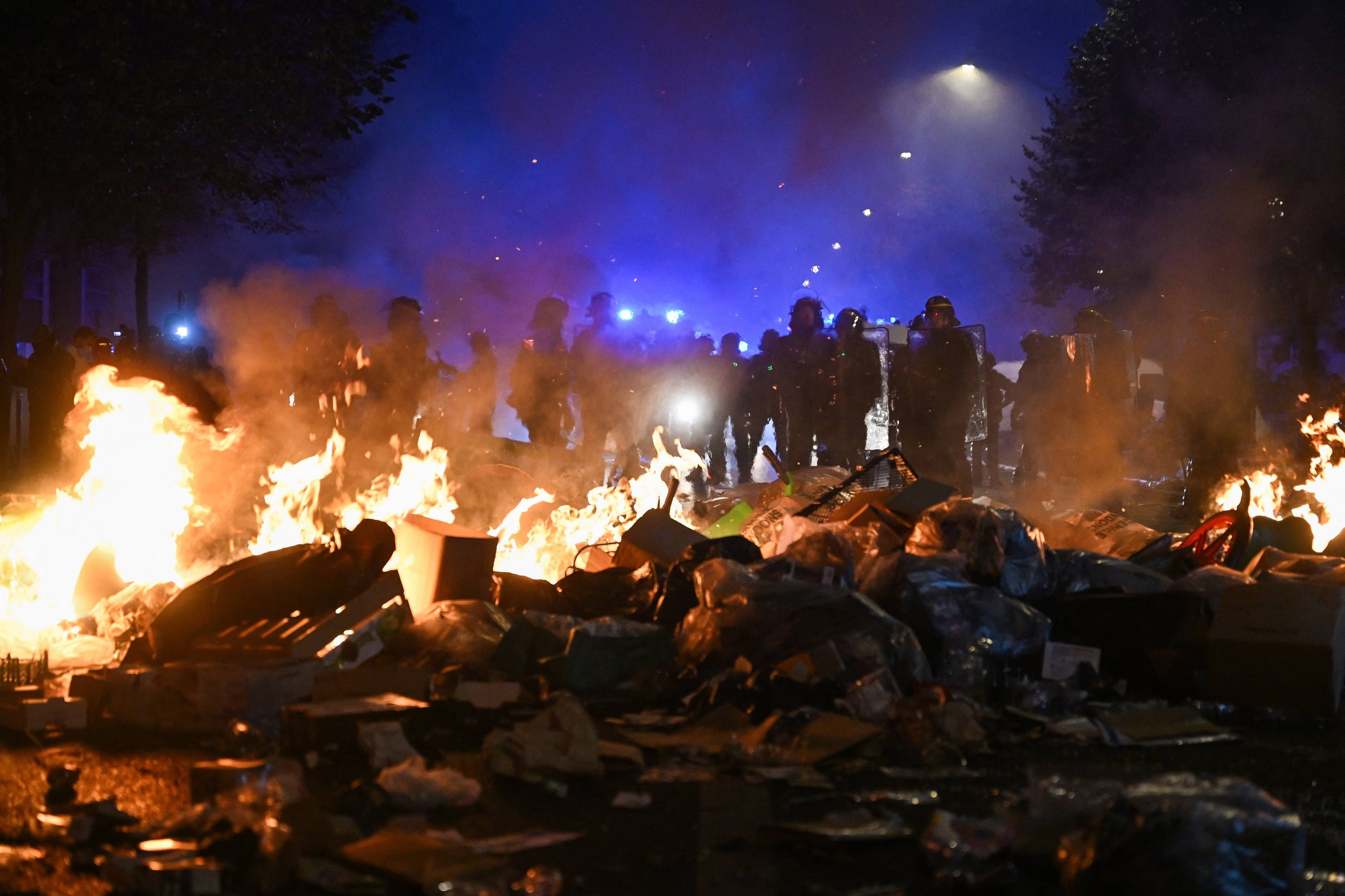 França mobiliza 70 mil agentes de segurança para conter novos protestos e saques