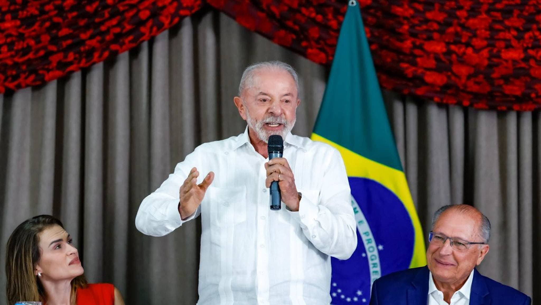 Líderes internacionais parabenizam Lula por vitória no 2º turno