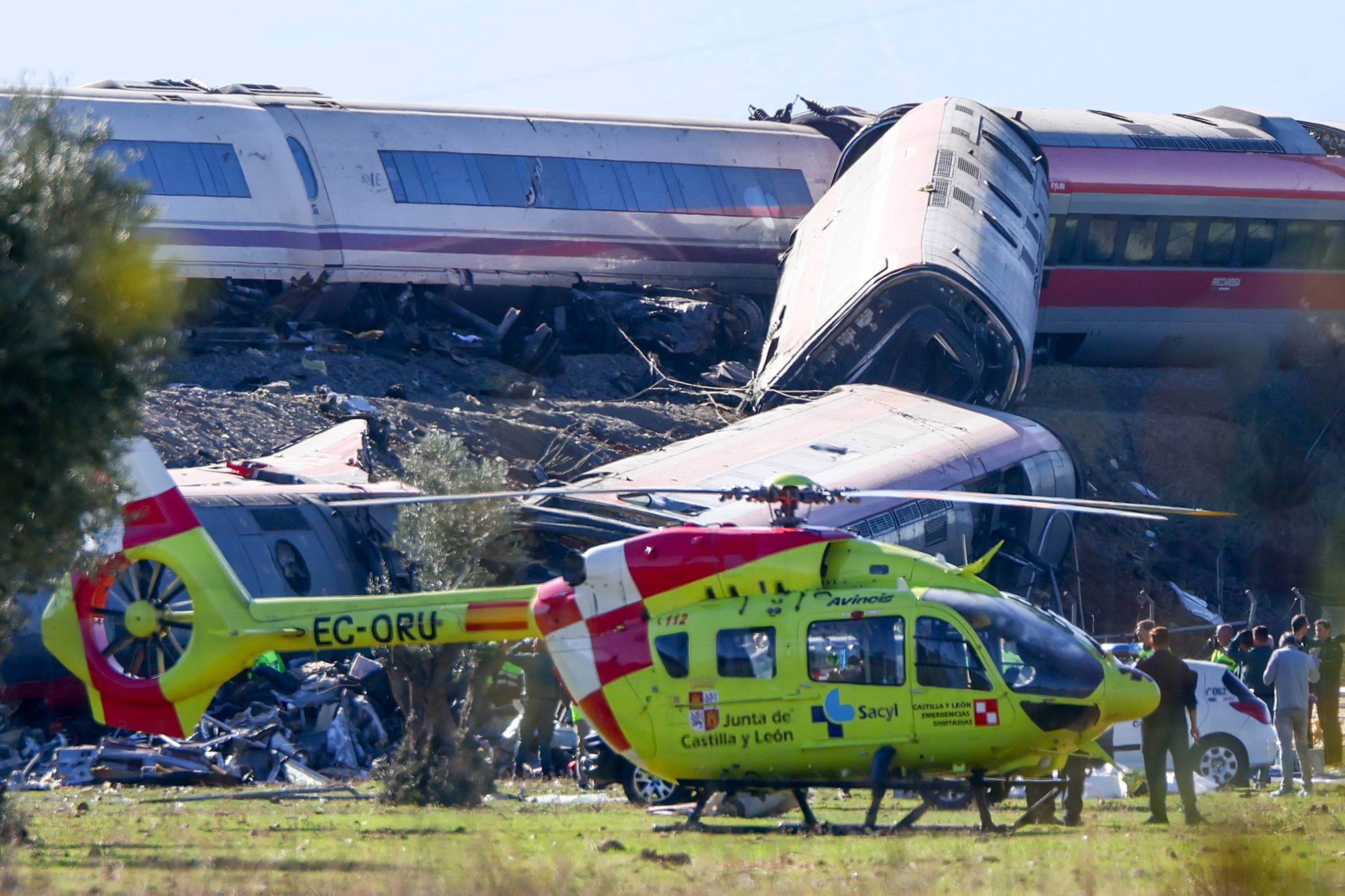 Acidente entre trens na Espanha deixa ao menos 64 mortos