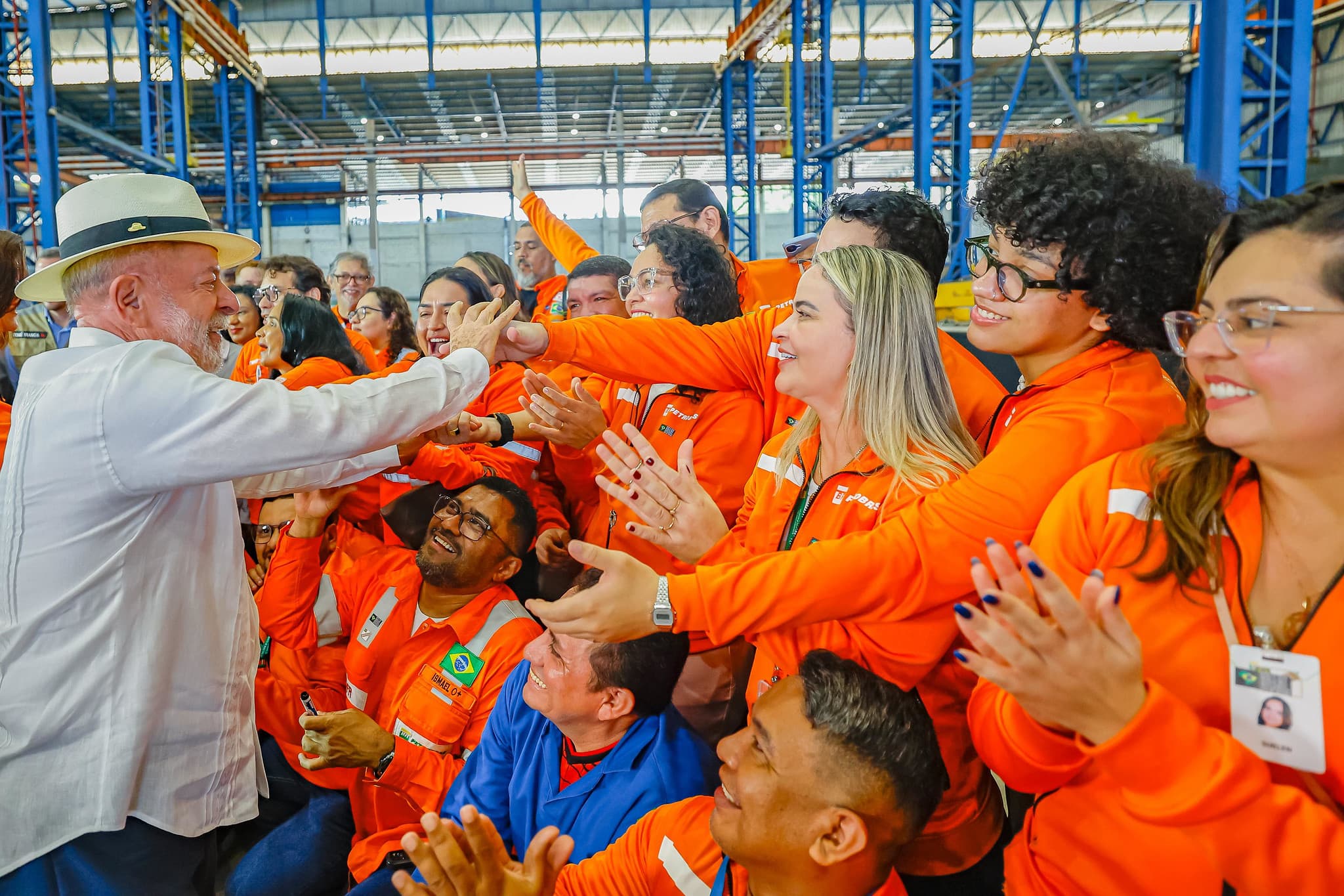 Mundo está dominado por fake news e IA só vai mostrar mentira na eleição, afirma Lula