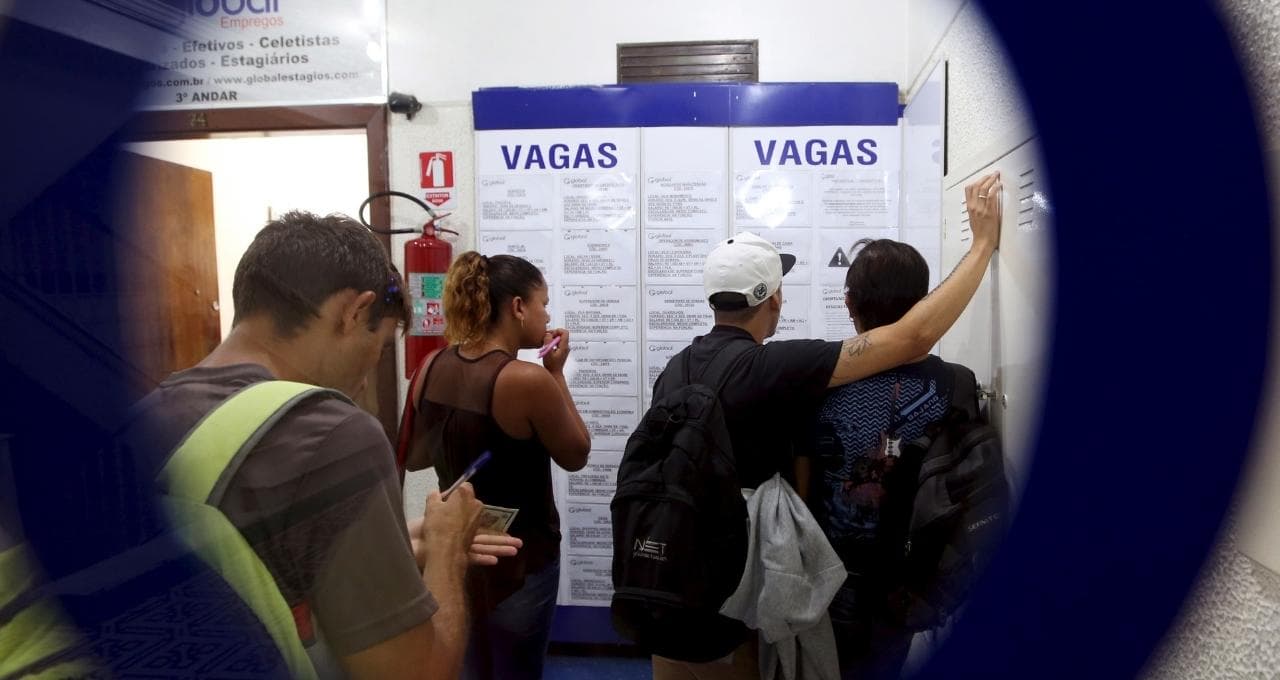 Taxa de desemprego atinge 5,8% no trimestre até abril de 2026, a menor para o período na série histórica