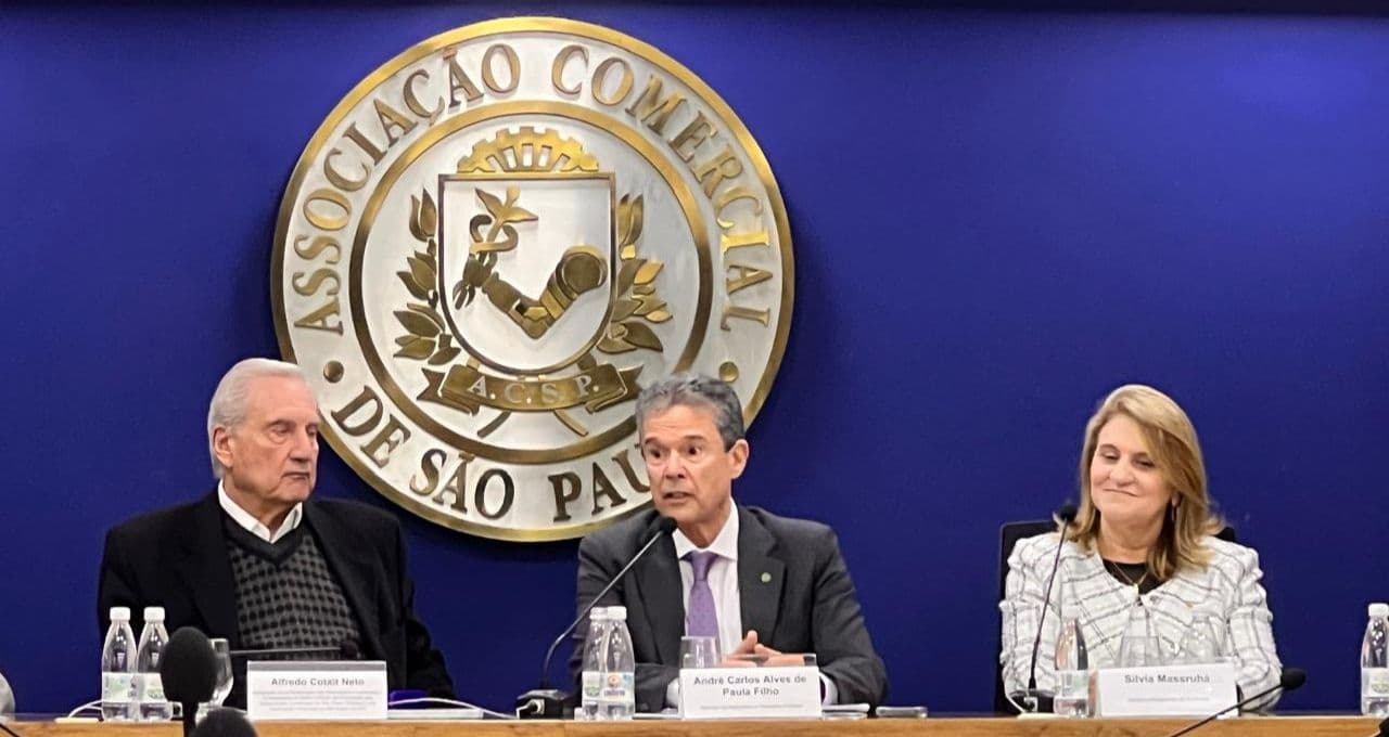 Ministro da Agricultura defende diálogo com Trump após nova taxação de 25% e indica Plano Safra com juros que ‘caibam no bolso do produtor’