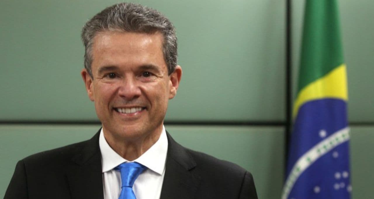 ‘Cheguei numa tempestade perfeita’, diz ministro da Agricultura, que celebra volta da Petrobras (PETR4) para fabricação de fertilizantes