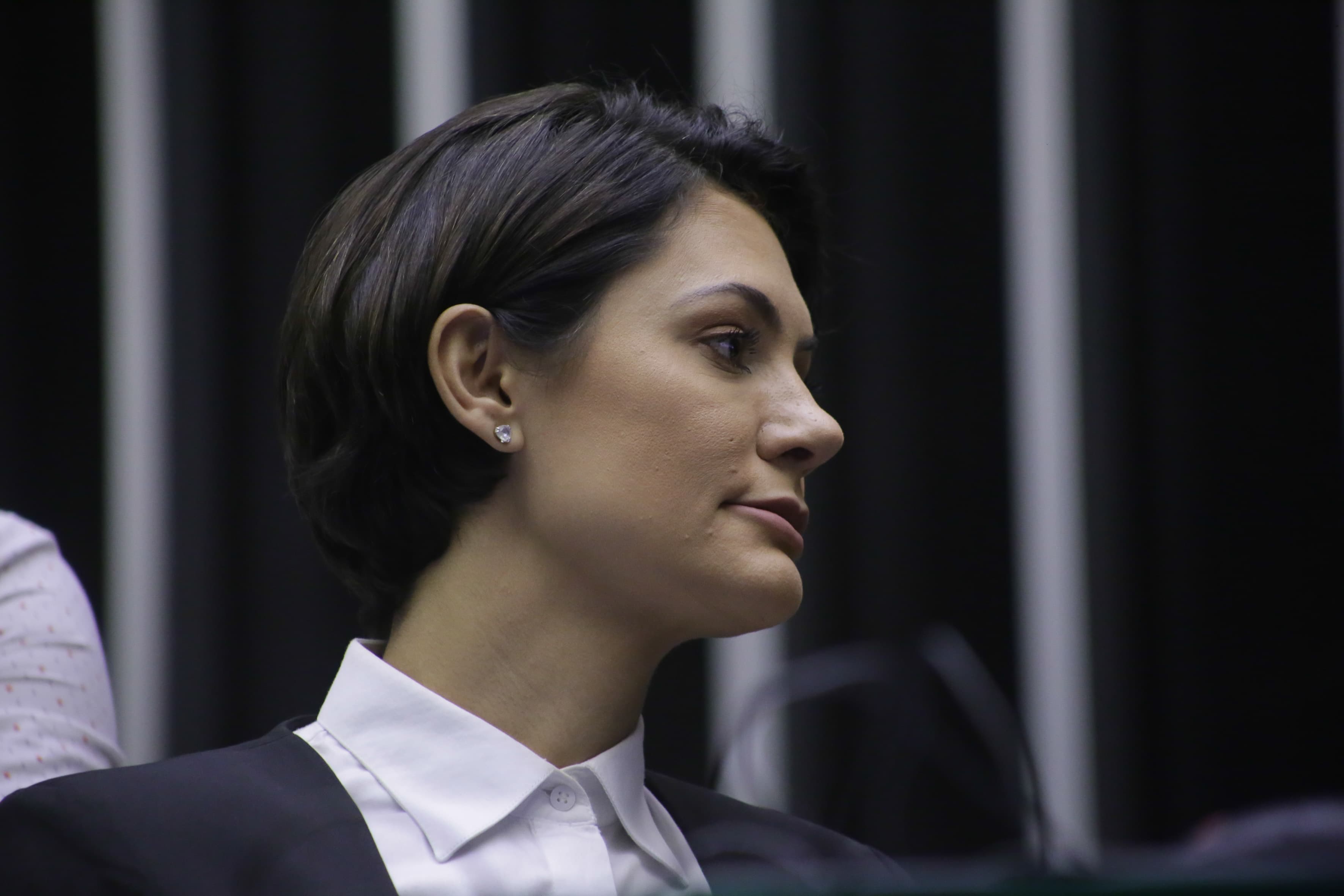Flávio diz que Michelle está desinformada por insinuar que ele foi à festa bancada por Vorcaro
