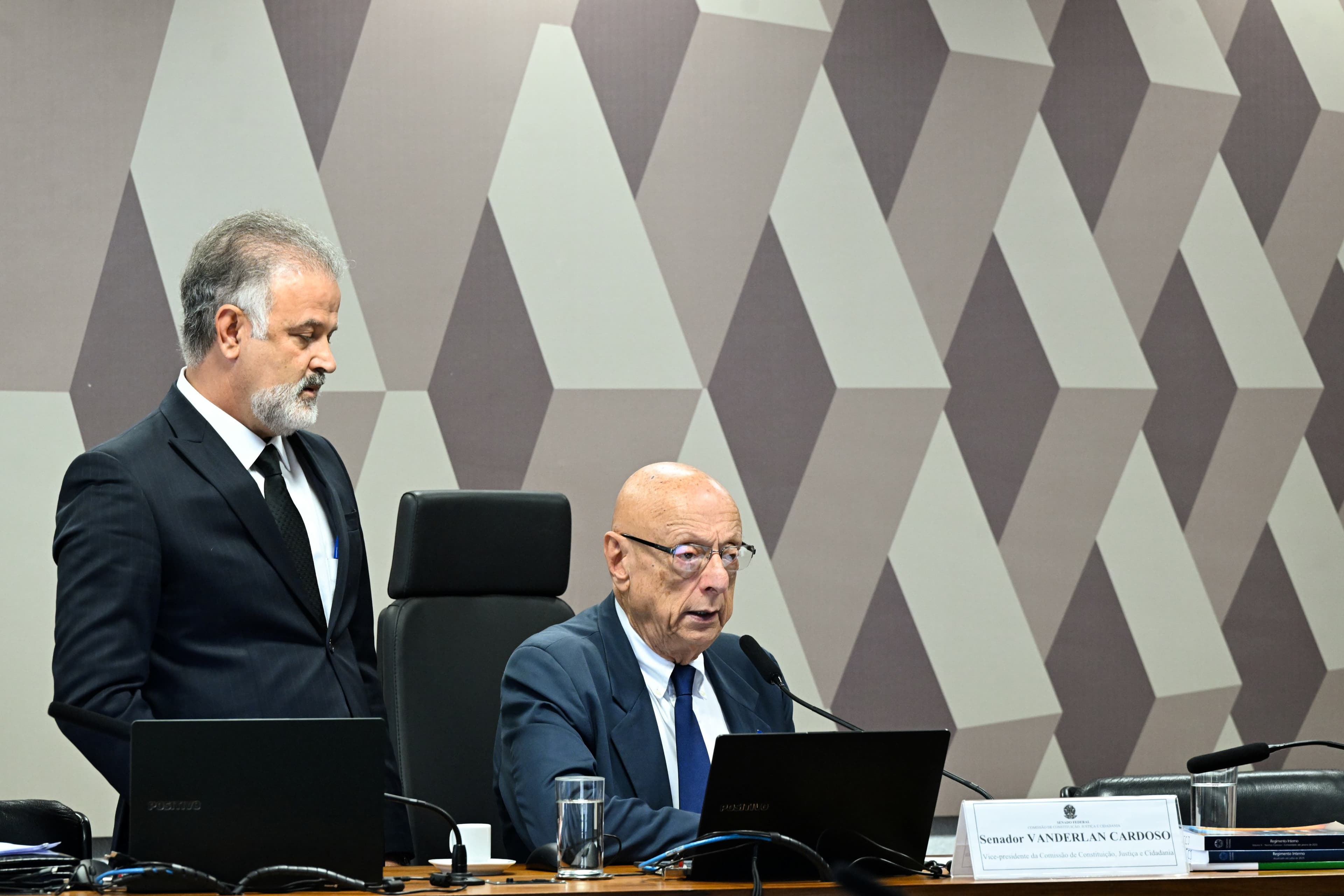 Projeto que autoriza servidor a atuar como MEI é aprovado na CCJ do Senado e deve seguir para a Câmara